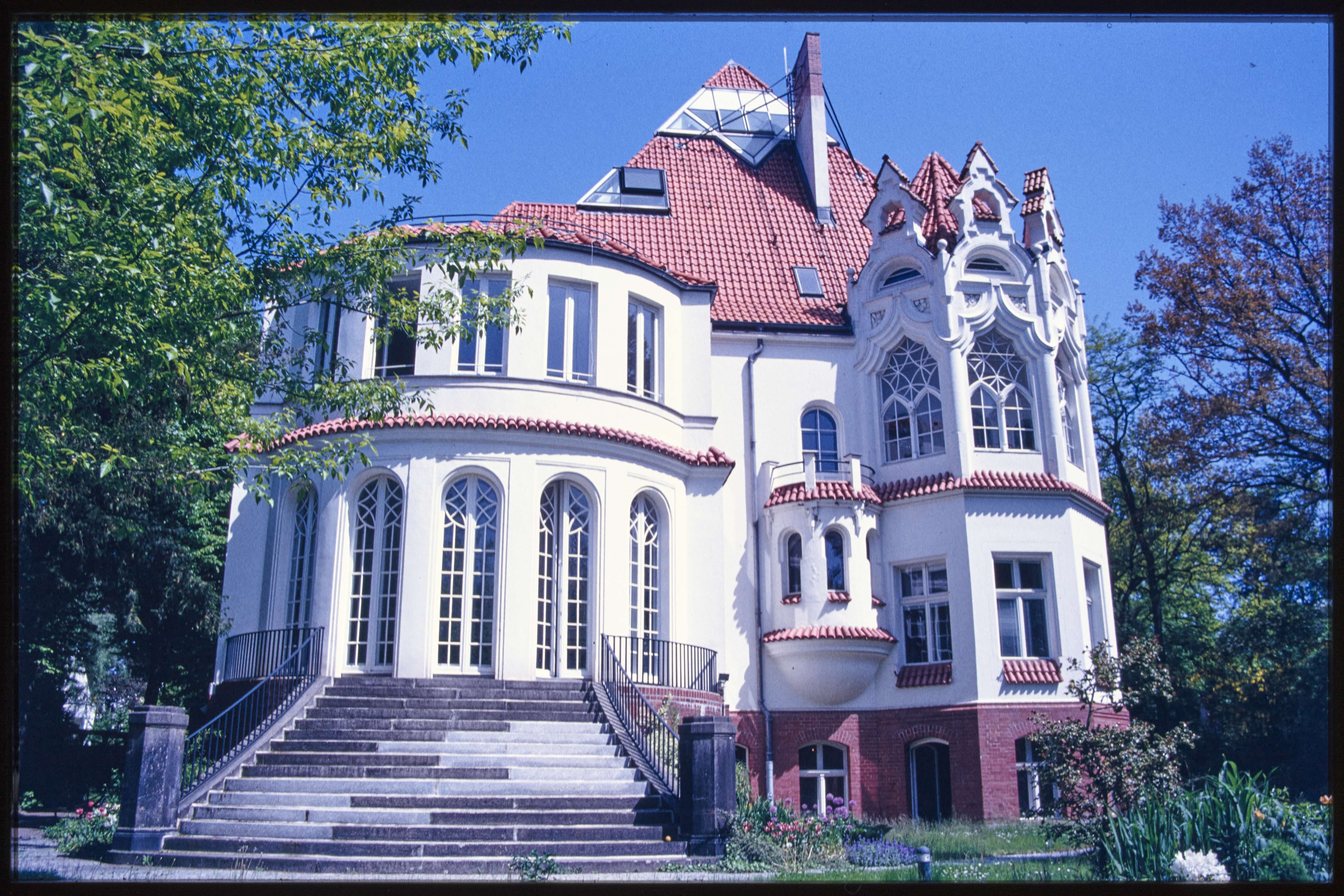 Blick auf die Terrasse der Villa Meyer (Museum Charlottenburg-Wilmersdorf in der Villa Oppenheim CC BY)