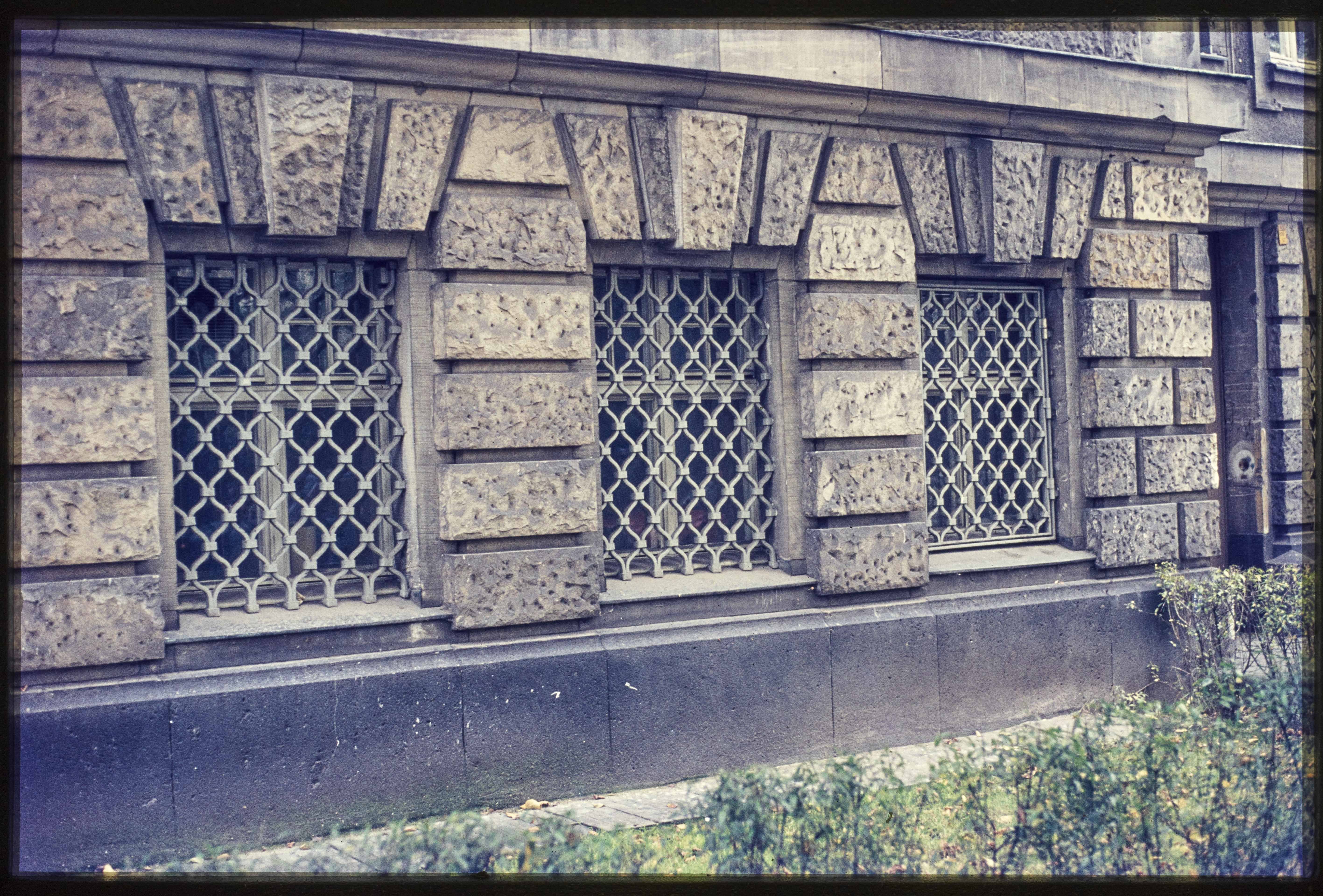 Erdgeschossfenster des Blissestifts (Museum Charlottenburg-Wilmersdorf in der Villa Oppenheim CC BY)