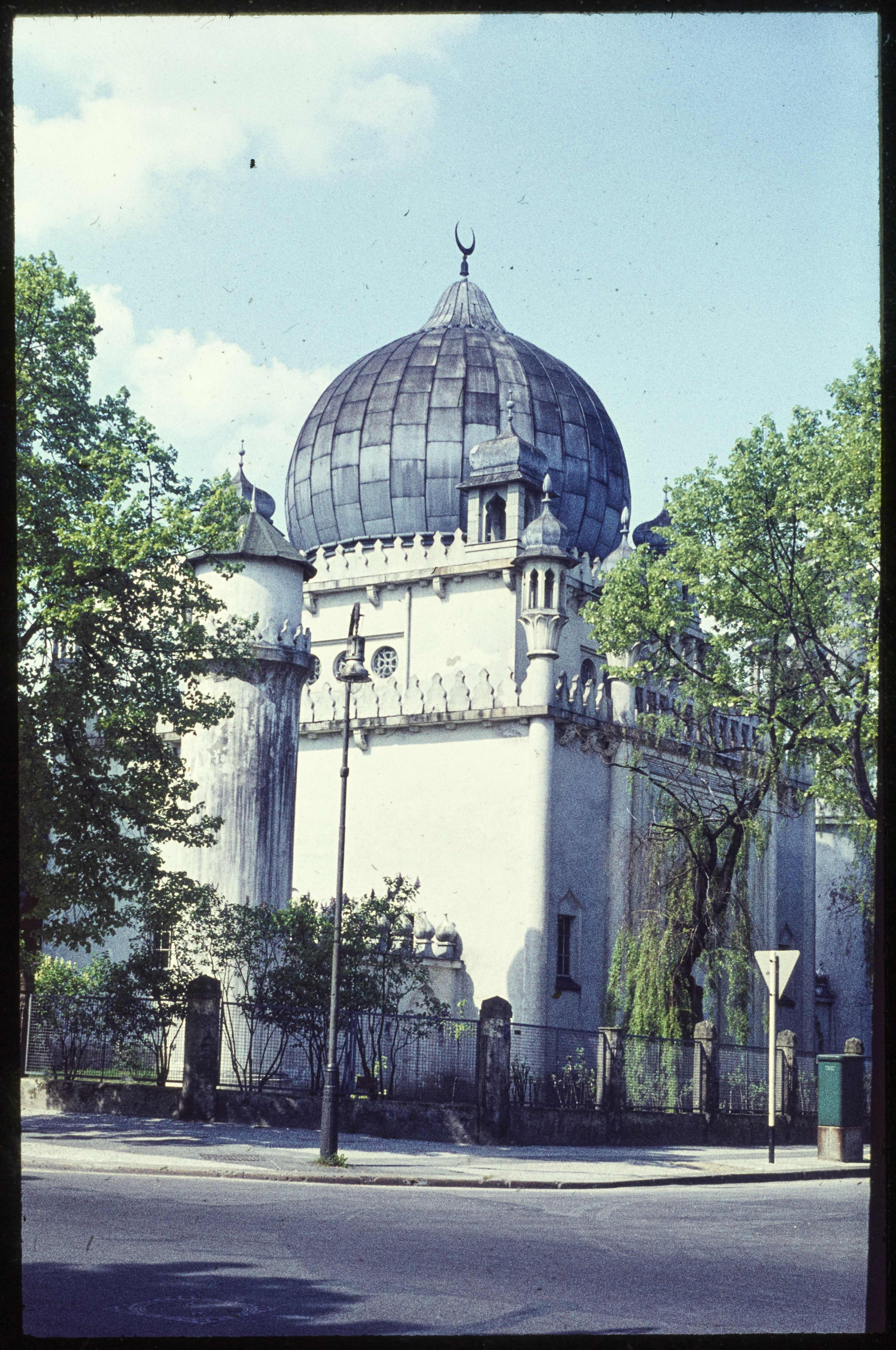 Eckansicht der Wilmersdorfer Moschee (Museum Charlottenburg-Wilmersdorf in der Villa Oppenheim CC BY)