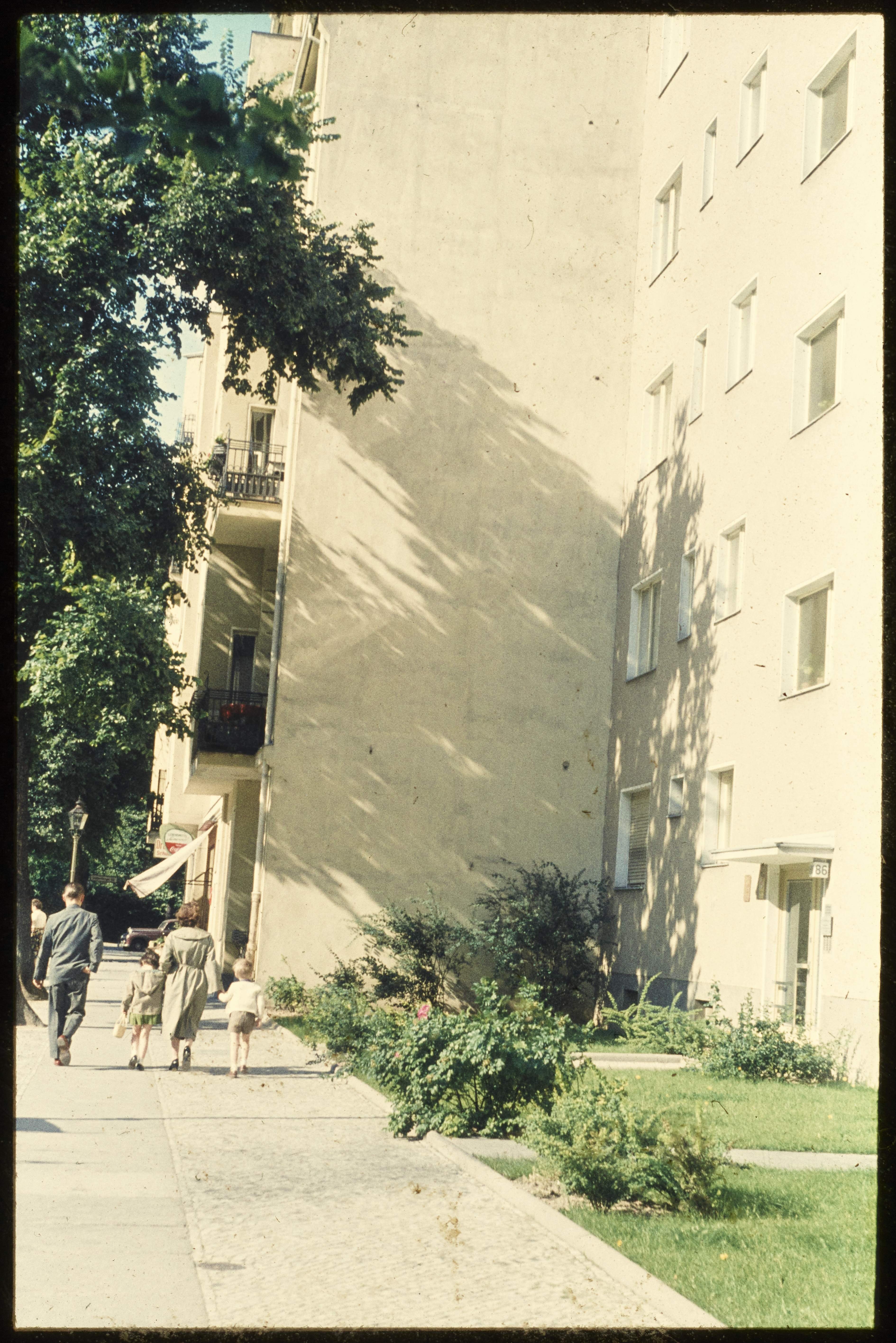 Blick entlang der Pfalzburger Straße (Museum Charlottenburg-Wilmersdorf in der Villa Oppenheim CC BY)