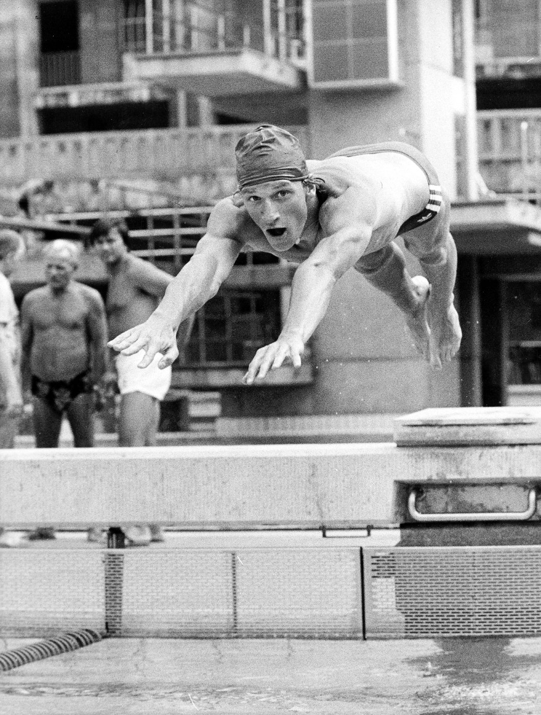 Christian Sandow beim Schwimmtraining (Sportmuseum Berlin CC0)