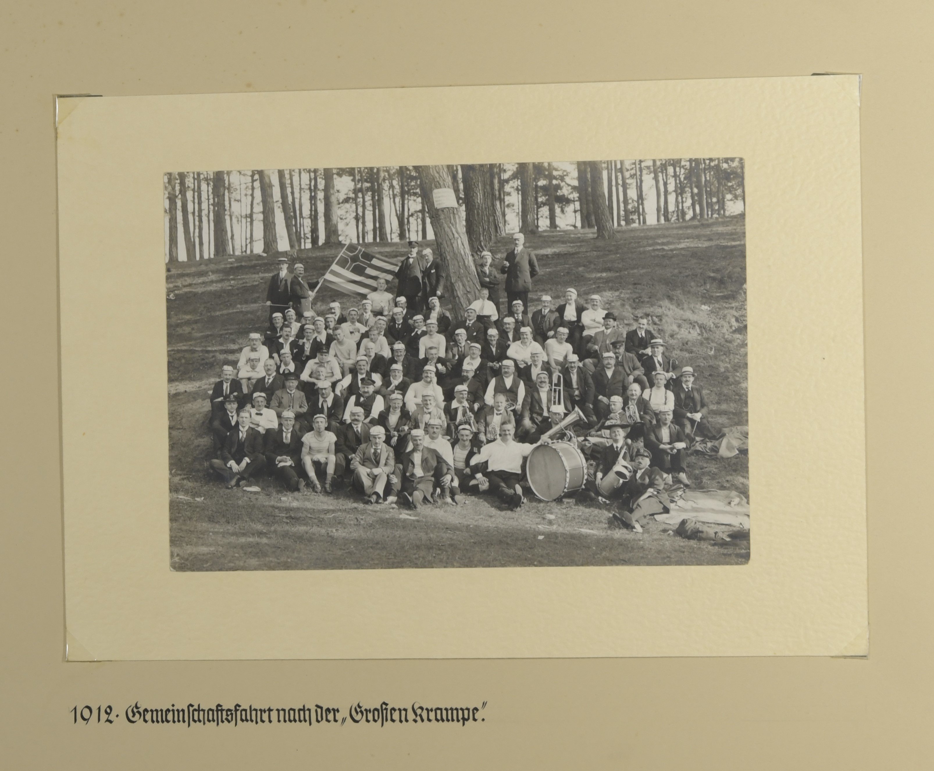 Album des Berliner Ruder-Vereins von 1876 e.V.; Große Krampen-Fahrt 1912 (Sportmuseum Berlin CC0)