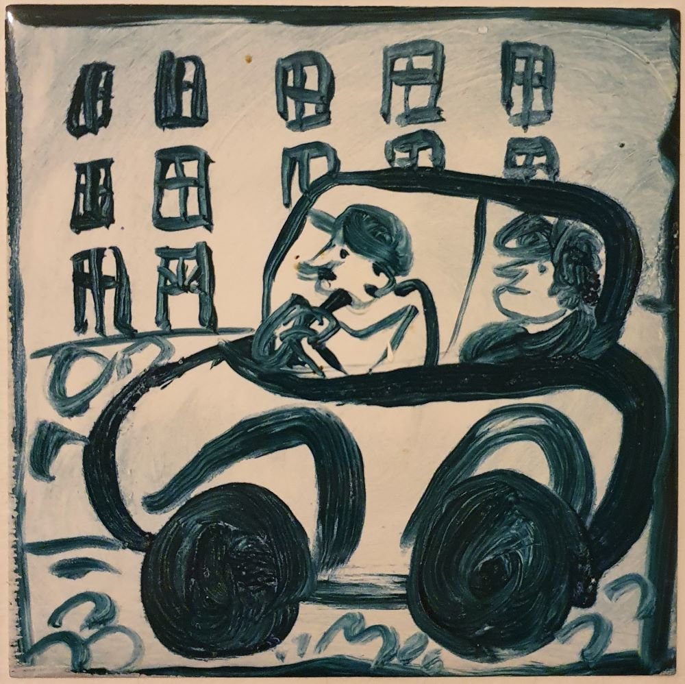 Kachel mit Auto (Kurt Mühlenhaupt Museum CC BY-NC-ND)