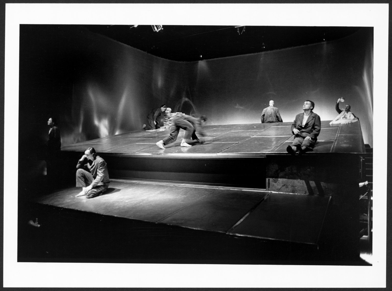 Bild einer Szene aus "Recherche Faust/Artaud" an der Hochschule für Schauspielkunst (Hochschule für Schauspielkunst Ernst Busch Berlin RR-F)