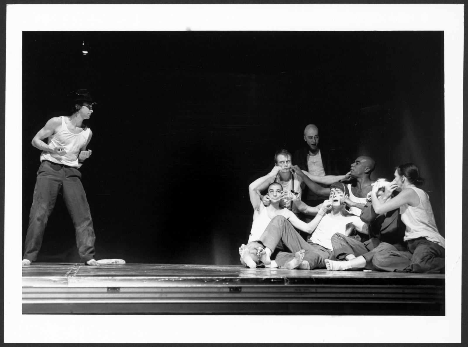 Bild einer Szene aus "Recherche Faust/Artaud" an der Hochschule für Schauspielkunst (Hochschule für Schauspielkunst Ernst Busch Berlin RR-F)