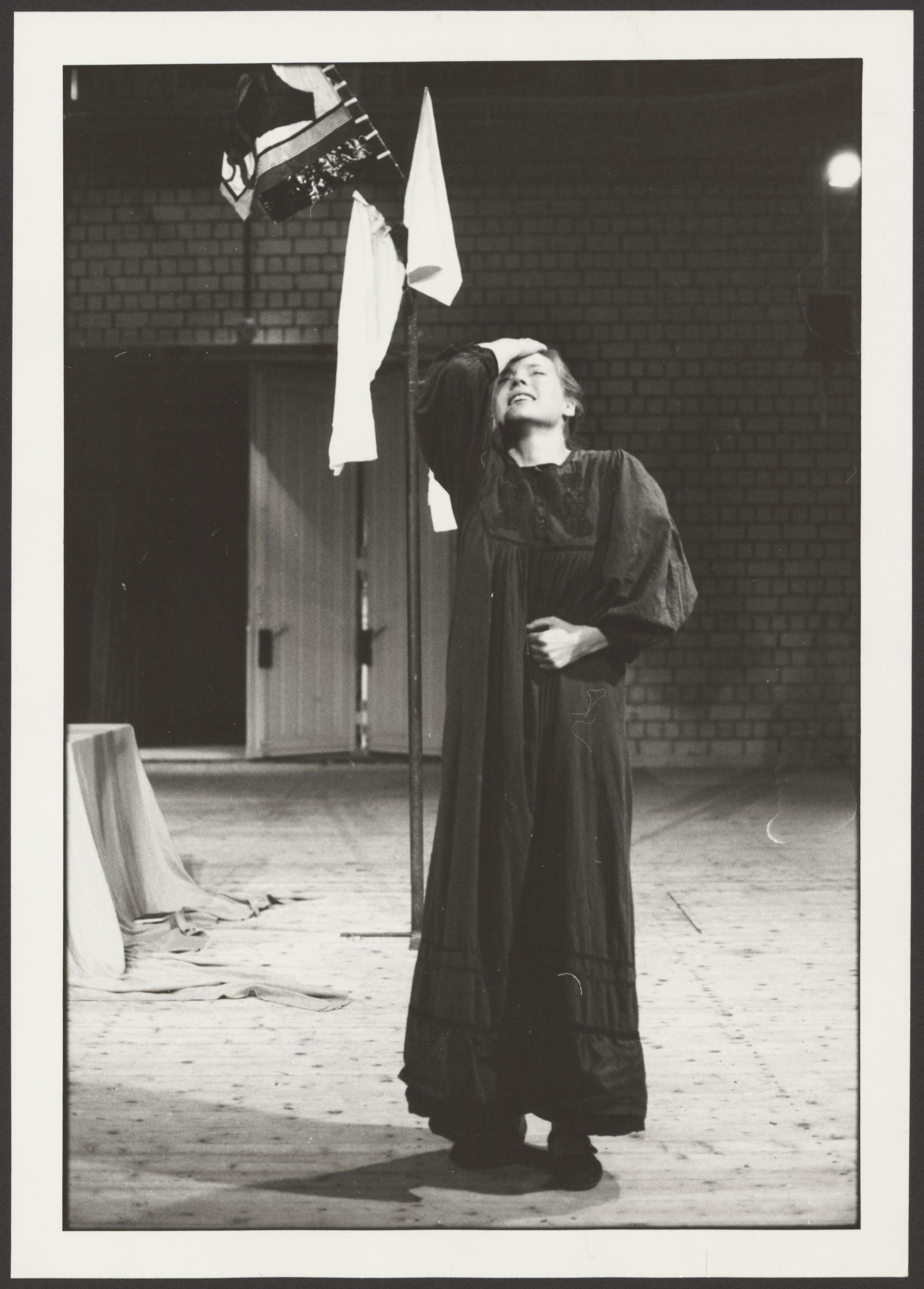 Szenenbild aus einer "Hamlet"-Inszenierung an der Hochschule für Schauspielkunst Ernst Busch (Hochschule für Schauspielkunst Ernst Busch RR-F)