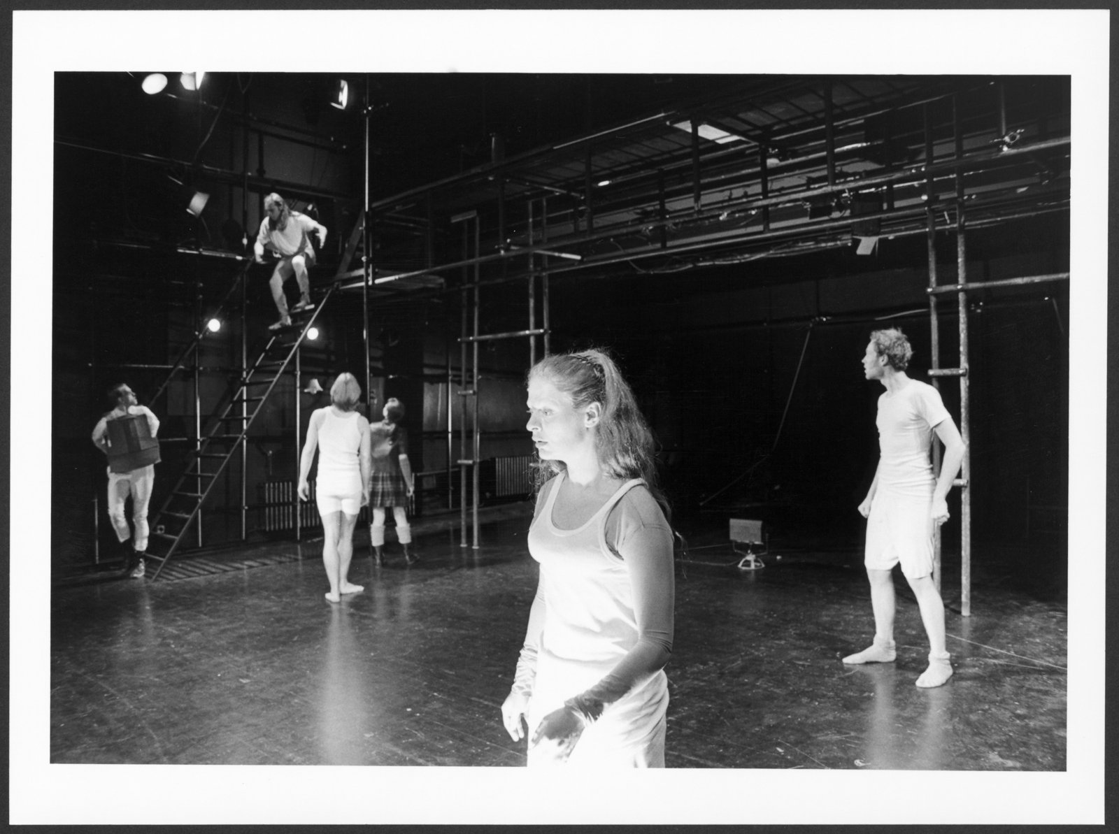 Bild der Studioinszenierung "Macbeth" an der Hochschule für Schauspielkunst Ernst Busch (Hochschule für Schauspielkunst Ernst Busch Berlin RR-F)