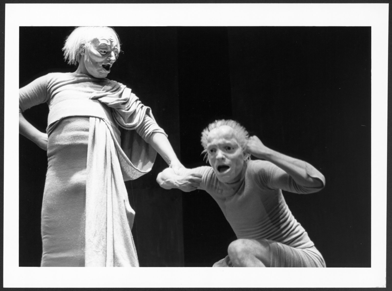 Bild einer Szene aus "Antigone", einer Studio-Inszenierung an der Hochschule für Schauspielkunst (Hochschule für Schauspielkunst Ernst Busch Berlin RR-F)