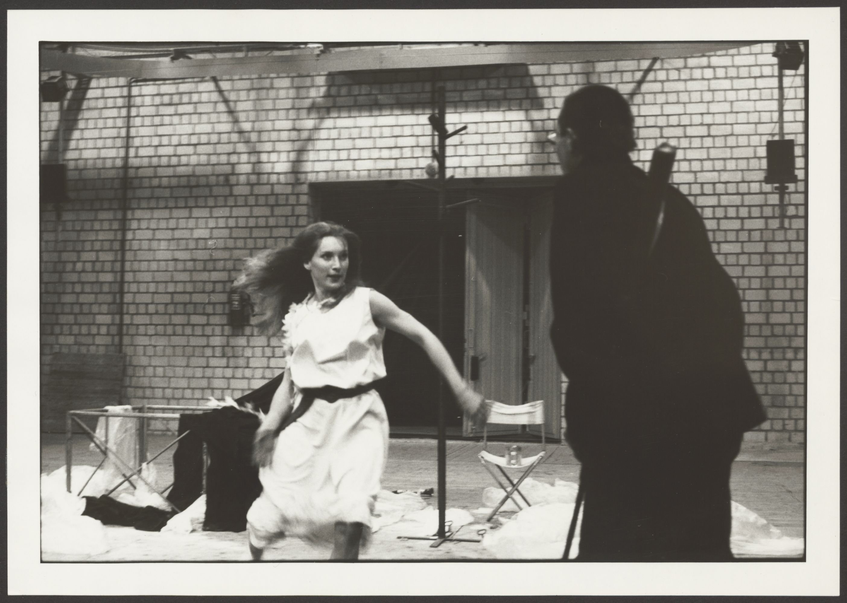 Szenenbild aus einer "Die Möwe"-Inszenierung an der Hochschule für Schauspielkunst Ernst Busch (Hochschule für Schauspielkunst Ernst Busch Berlin RR-F)