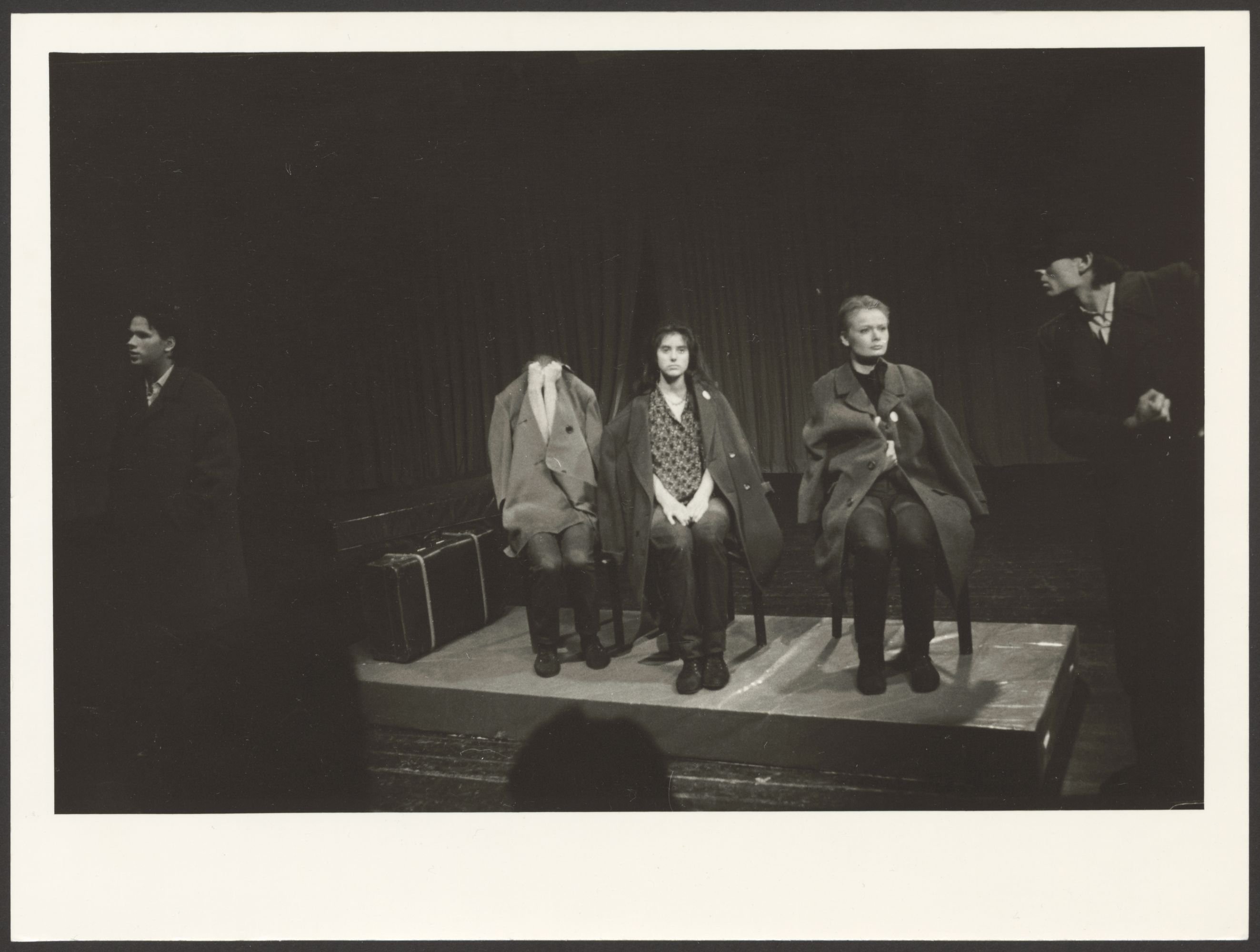 Szenenbild aus einer Inszenierung von „Berliner November“ an der Hochschule für Schauspielkunst Ernst Busch (Hochschule für Schauspielkunst Ernst Busch RR-F)