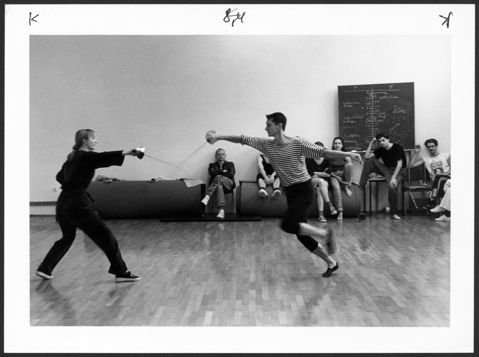 Bild aus dem Fecht-Unterricht an der Hochschule für Schauspielkunst Ernst Busch (Hochschule für Schauspielkunst Ernst Busch Berlin RR-F)
