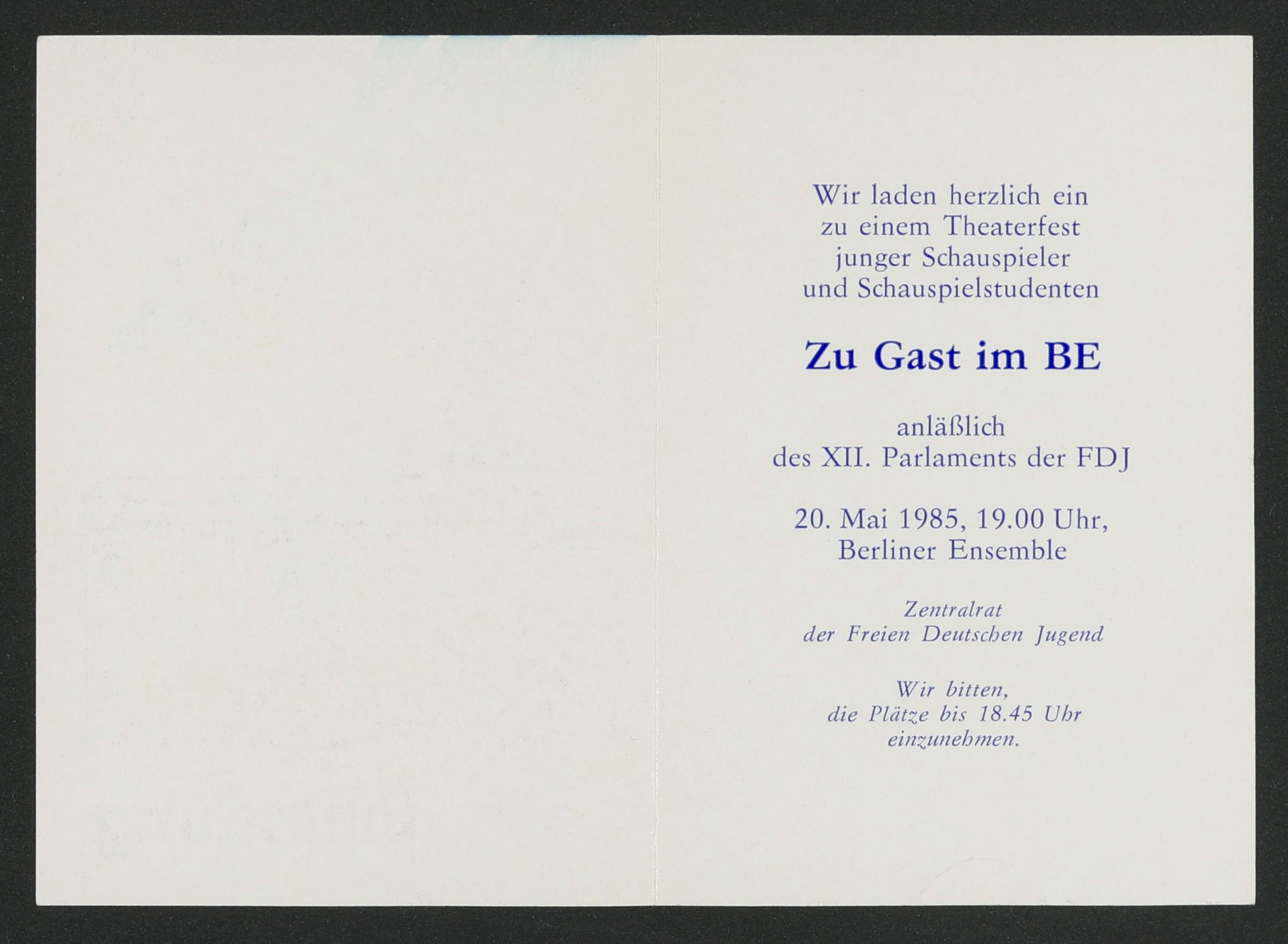 Einladung zur Theater-Veranstaltung "Zu Gast im BE" im Berliner Ensemble 1985 (Hochschule für Schauspielkunst Ernst Busch Berlin RR-F)