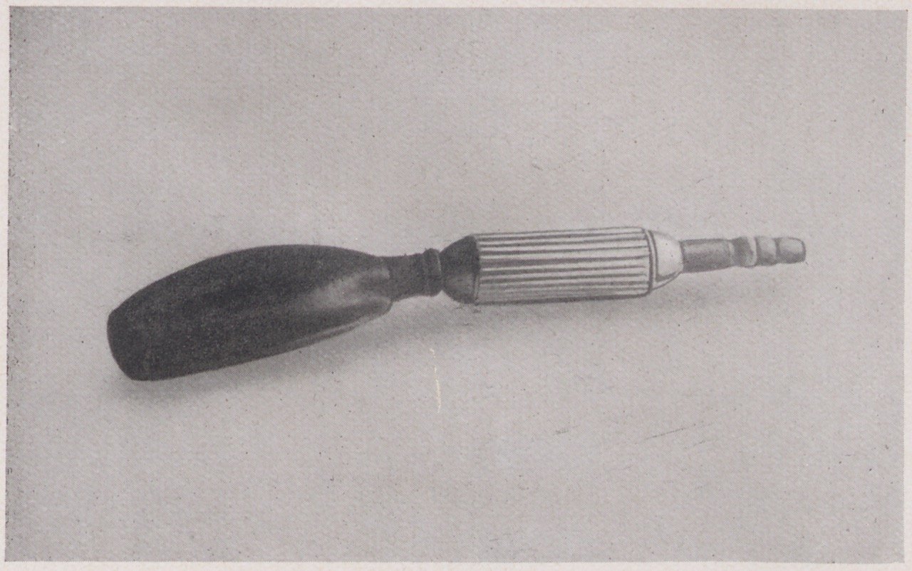 Fotografie einer Vaginaldusche (2) (Magnus-Hirschfeld-Gesellschaft Public Domain Mark)