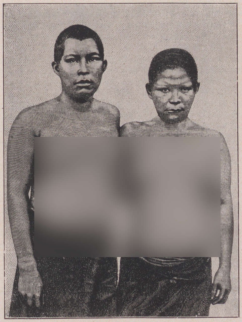 Fotografie, die zwei nebeneinander stehende Frauen zeigt (ethnologischer Kontext) (Magnus-Hirschfeld-Gesellschaft Public Domain Mark)