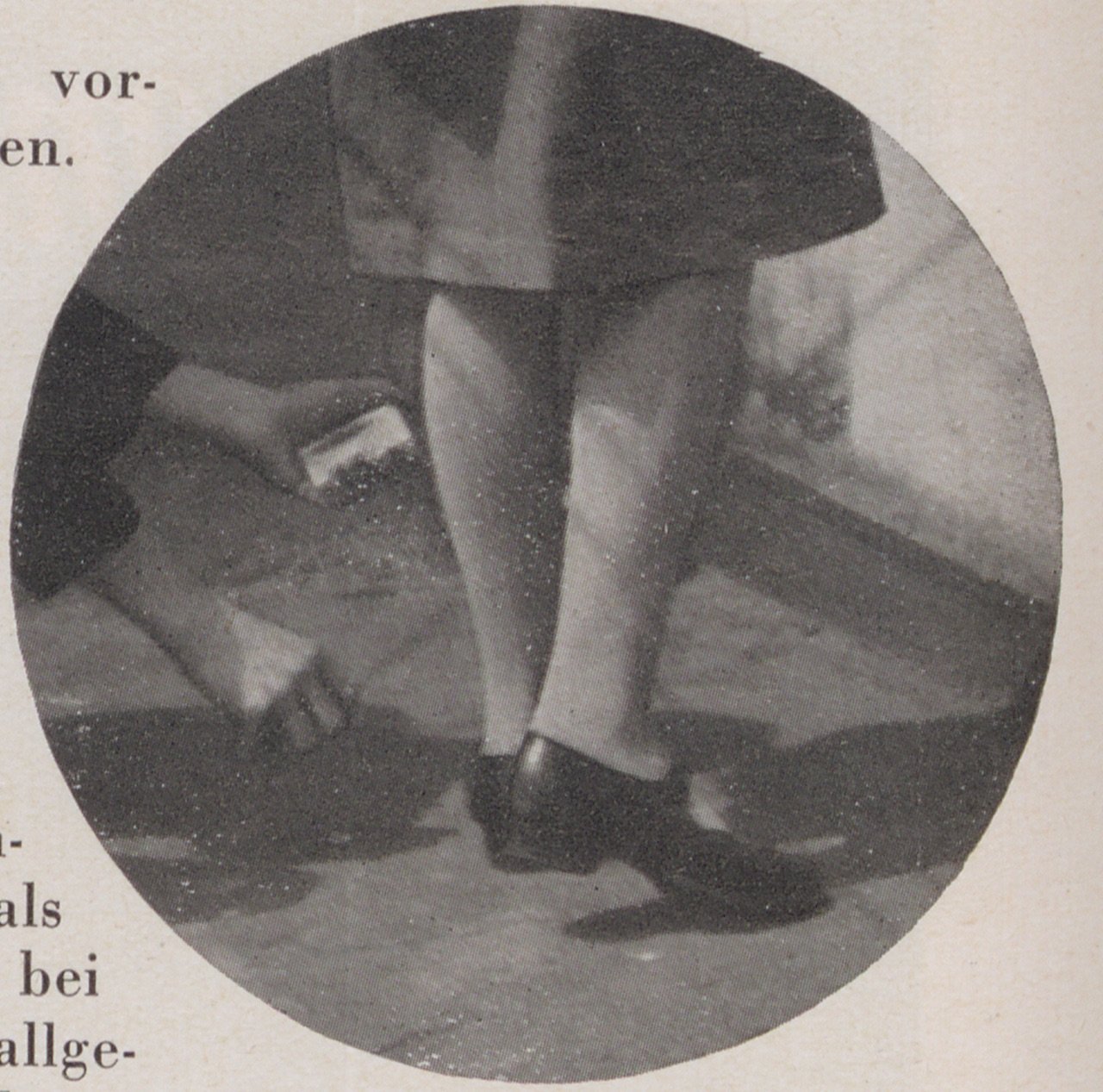 Abbildung einer voyeuristischen Szene (Magnus-Hirschfeld-Gesellschaft Public Domain Mark)