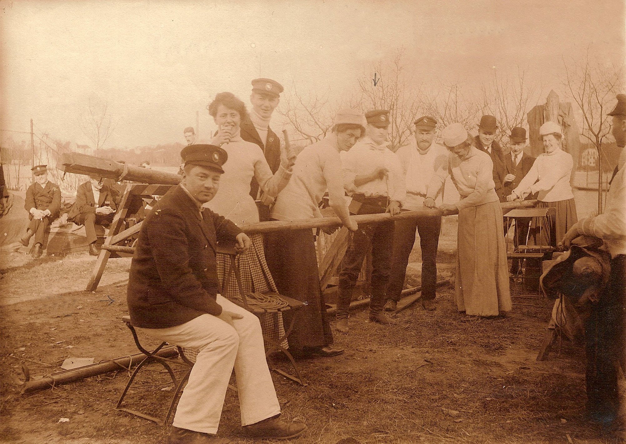 Gruppenfoto von Frühjahrsarbeiten 1906 (Archiv Akademischer Segler-Verein e.V. CC BY-NC-SA)
