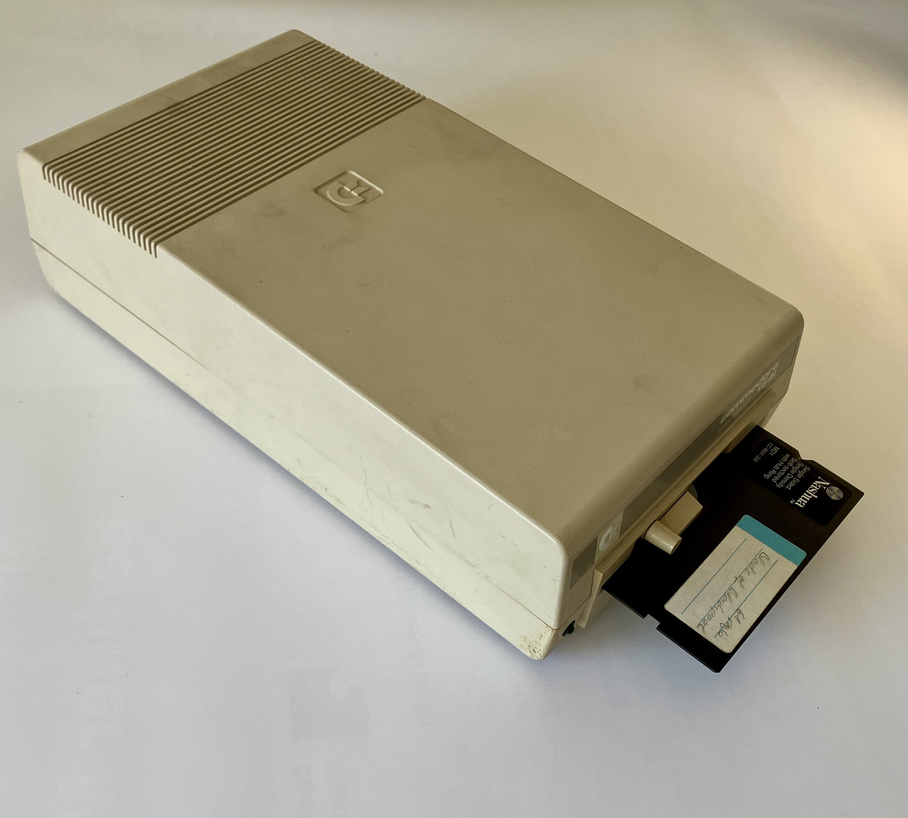 Floppy Disk Drive VC1541c (Computerhistorische Sammlung des Zuse-Institut Berlin CC0)