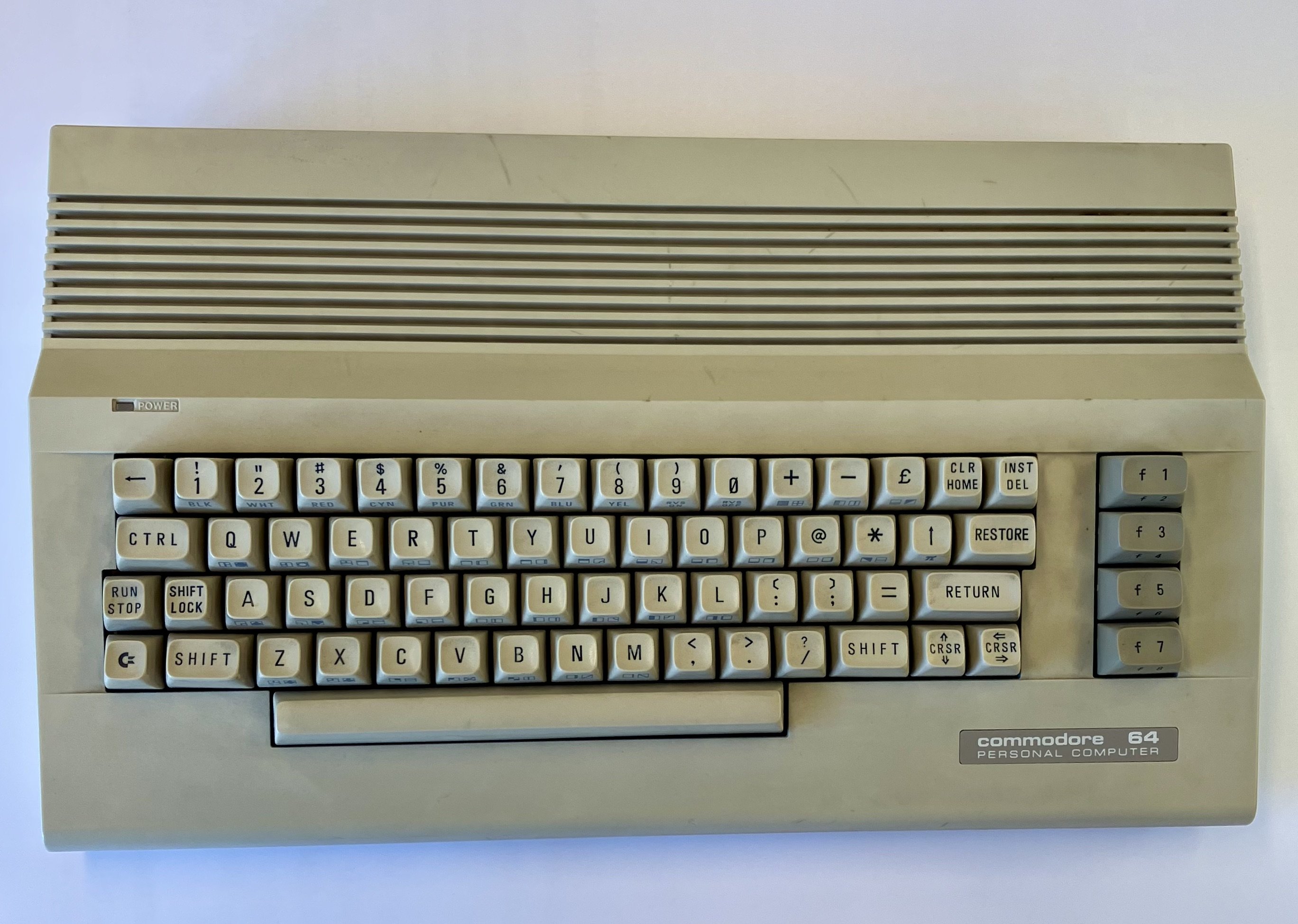 Commodore 64 C (Computerhistorische Sammlung des Zuse-Institut Berlin CC0)