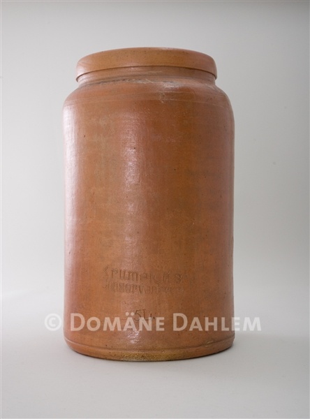 "Conserven"-Steinzeugkrug, ohne Deckel (Stiftung Domäne Dahlem - Landgut und Museum CC BY-NC-SA)