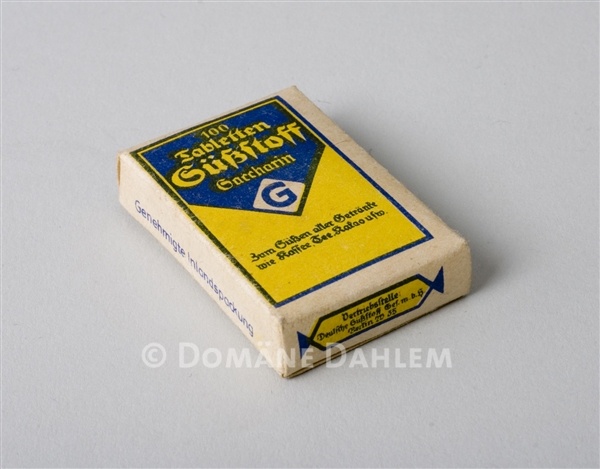 Schachtel &quot;Süßstoff Saccharin&quot; (Stiftung Domäne Dahlem - Landgut und Museum CC BY-NC-SA)