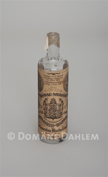 Zwei Flaschen &quot;Klosterfrau Melissengeist&quot; (Stiftung Domäne Dahlem - Landgut und Museum CC BY-NC-SA)