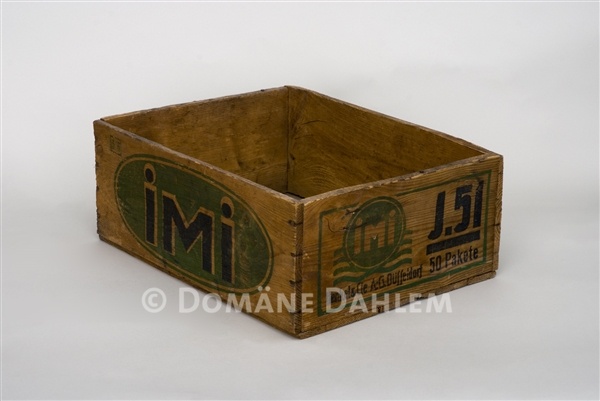 Kiste für &quot;IMI - Waschmittel&quot; der Firma &quot;Henkel&quot; (Stiftung Domäne Dahlem - Landgut und Museum CC BY-NC-SA)