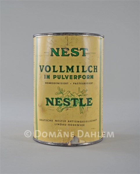Konservendose Vollmilchpulver von &quot;Nestlè&quot; (Stiftung Domäne Dahlem - Landgut und Museum CC BY-NC-SA)