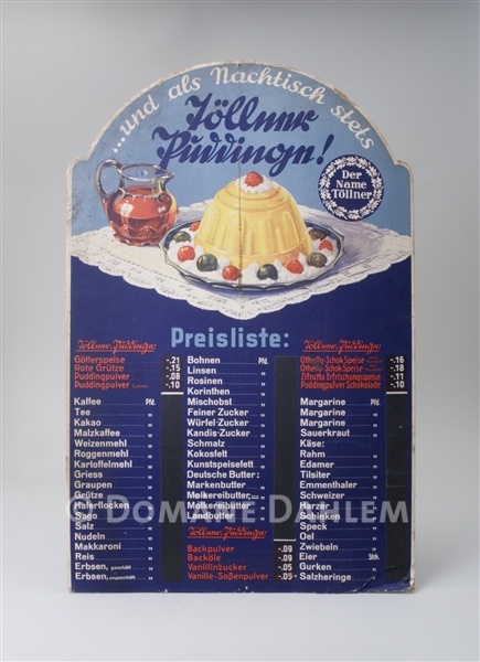 Reklameschild &quot;Preisliste Töllner Puddinge&quot; (Stiftung Domäne Dahlem - Landgut und Museum CC BY-NC-SA)