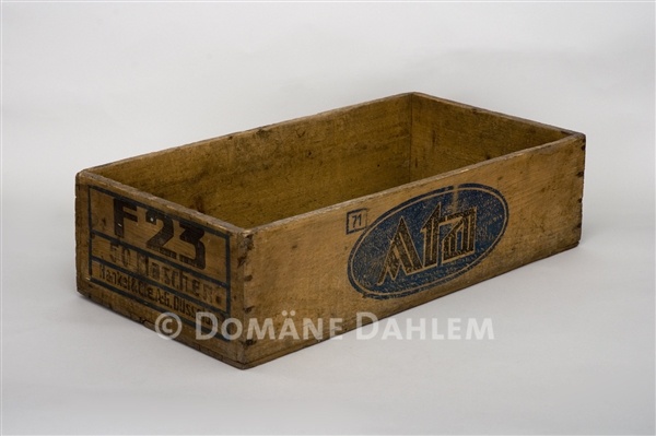 Kiste für &quot;Atta&quot; der Firma &quot;Henkel&quot; (Stiftung Domäne Dahlem - Landgut und Museum CC BY-NC-SA)