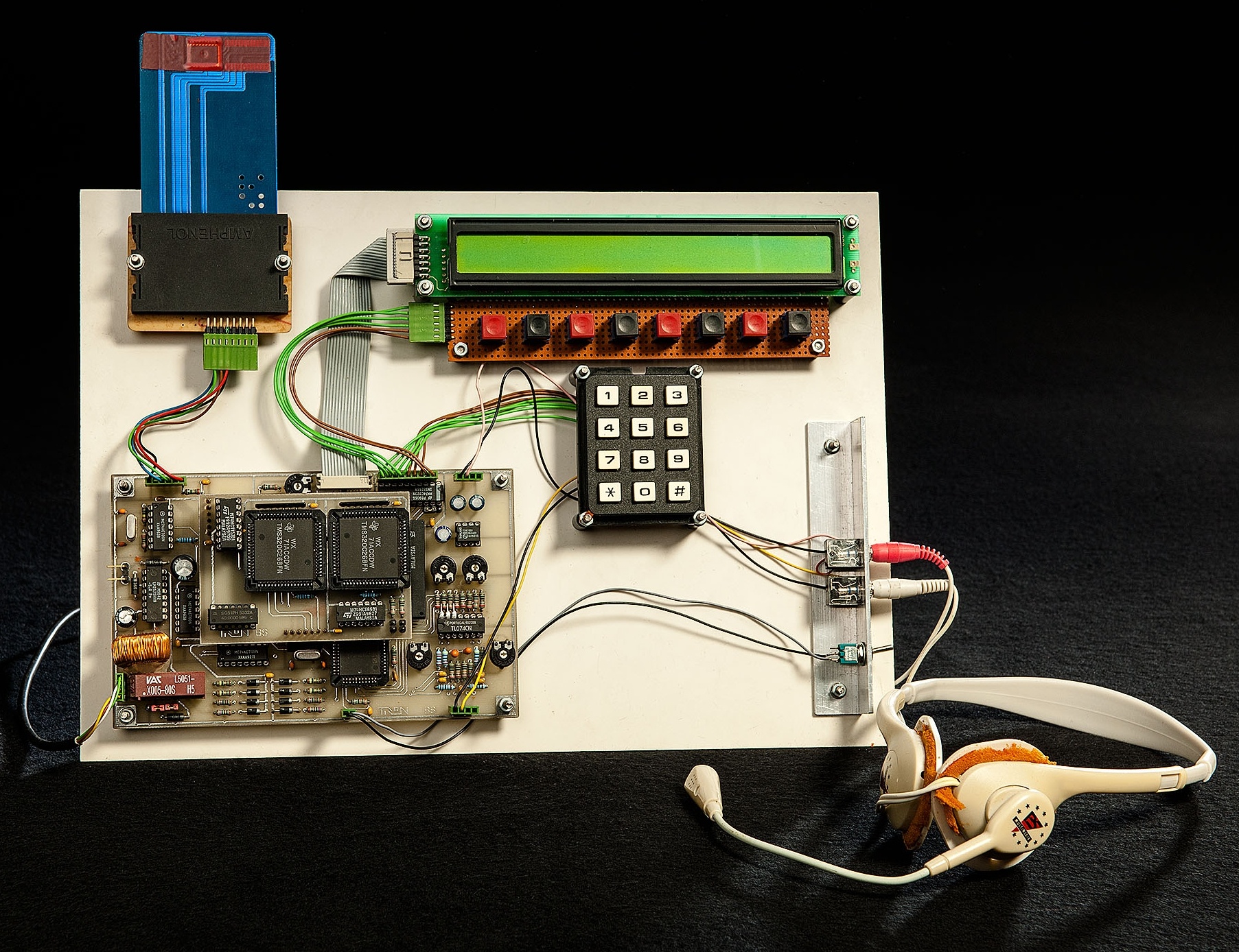 Cryptofon des Hackers Tron (Prototyp) ISDN-Telefon mit integrierter Sprachverschlüsselung (Stiftung Deutsches Technikmuseum Berlin CC0)