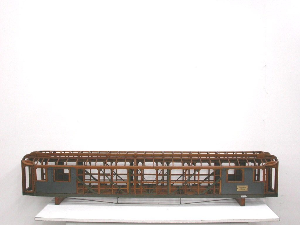 Wagenkastengerippe eines preußischen Schnellzugwagens 1. Klasse, Modell 1:10 (Stiftung Deutsches Technikmuseum Berlin CC0)