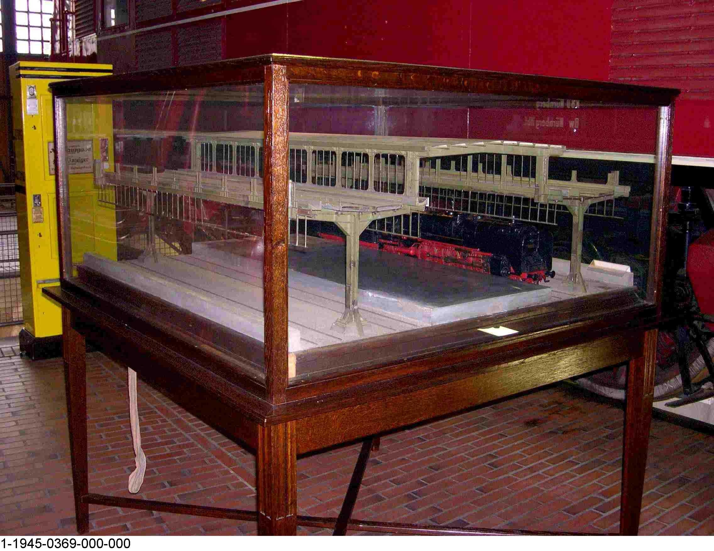 Bahnsteighalle des Düsseldorfer Hauptbahnhofs, Modell 1:20 (Stiftung Deutsches Technikmuseum Berlin CC0)