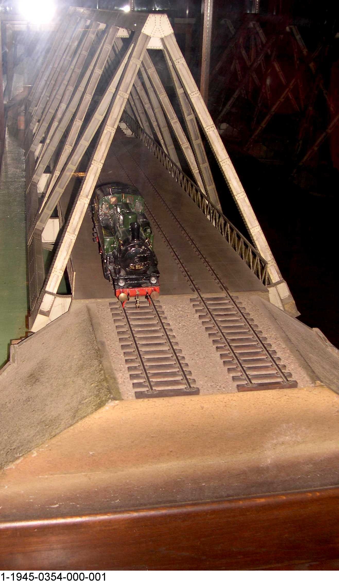 Dreigurtbrücke von 1930 über die Rur bei Düren, Modell 1:30 (Stiftung Deutsches Technikmuseum Berlin CC0)