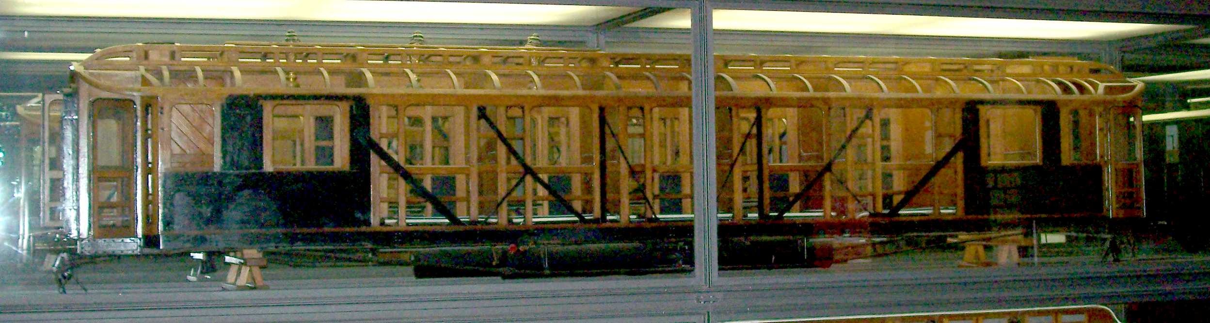 Kastengerippe eines vierachsigen D-Zugwagen 1./2. Klasse, Modell 1:5 (Stiftung Deutsches Technikmuseum Berlin CC0)