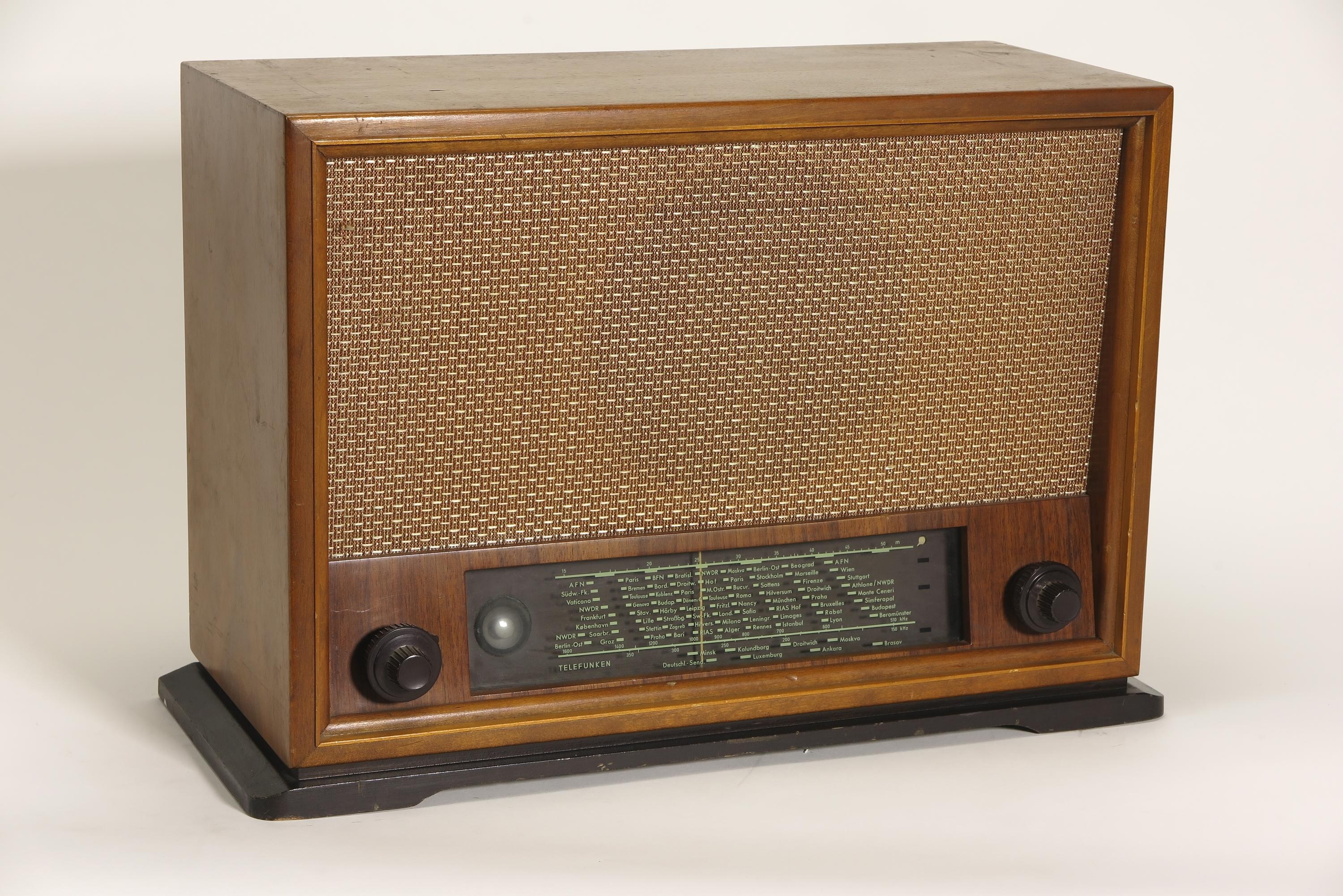 Radio Telefunken 8H65 WK Corona (Deutsches Technikmuseum CC BY)