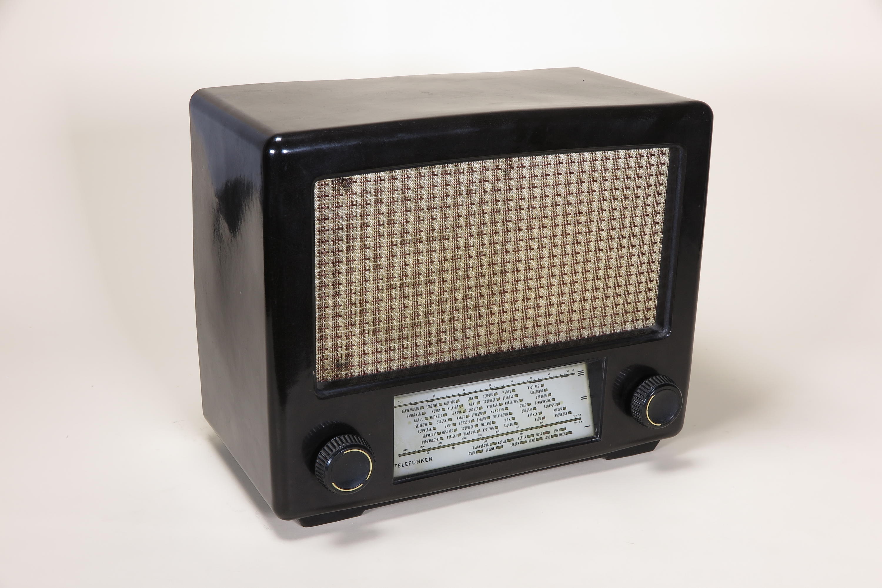 Radio Telefunken Standard-Super 8H64 (Deutsches Technikmuseum CC BY)