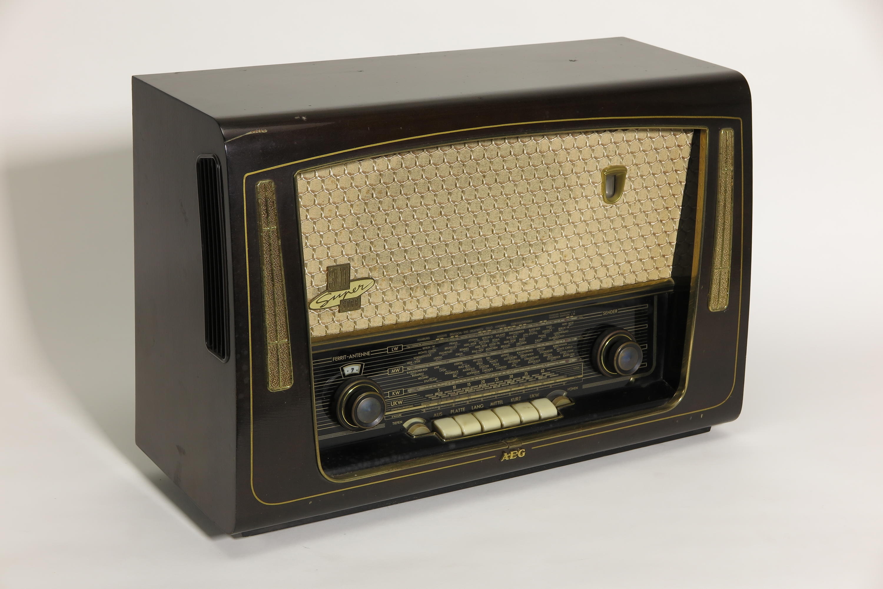 Radio AEG 3D Raumklang-Super 5066 WD (Deutsches Technikmuseum CC BY)