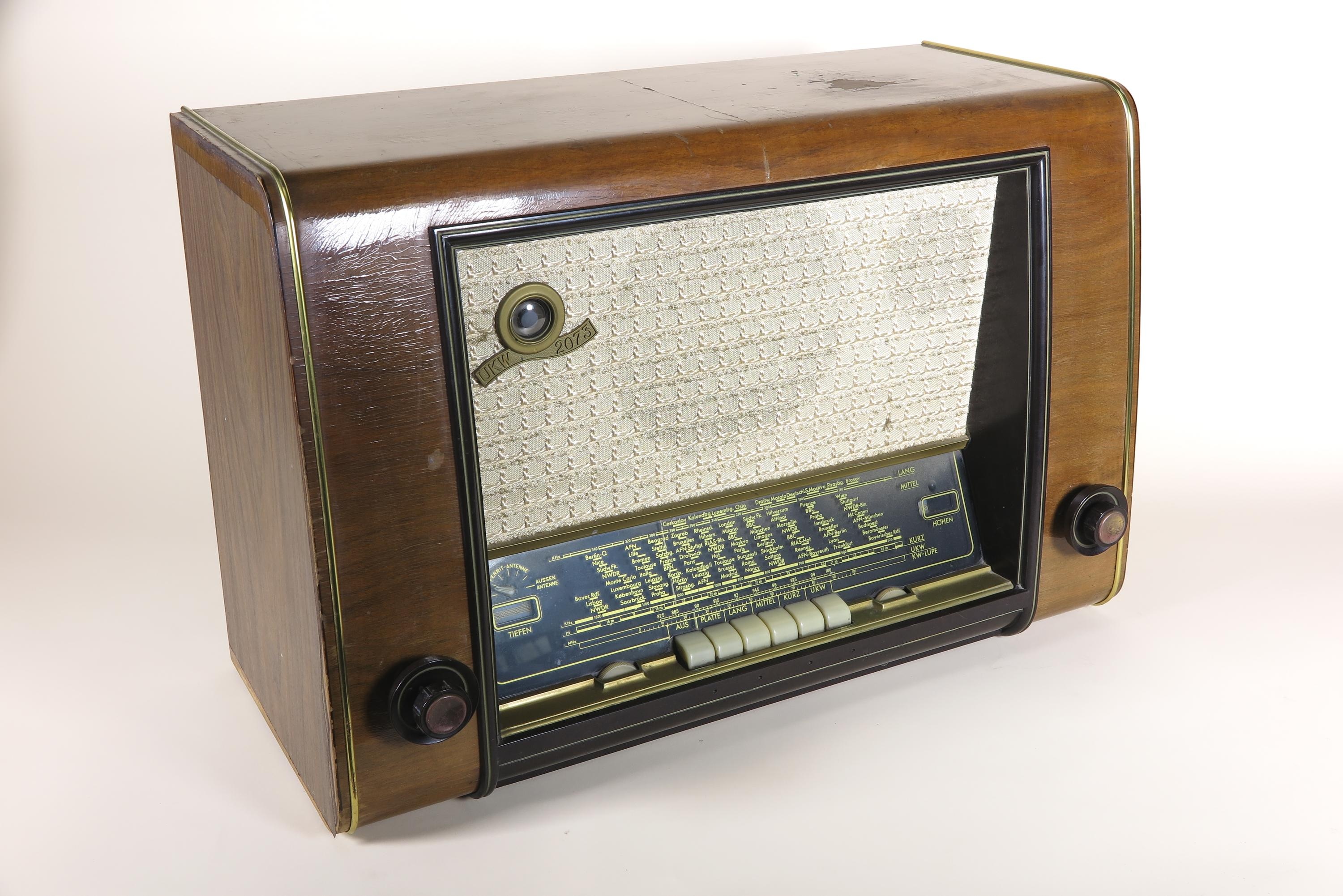 Radio AEG Super 2073WU (Deutsches Technikmuseum CC BY)