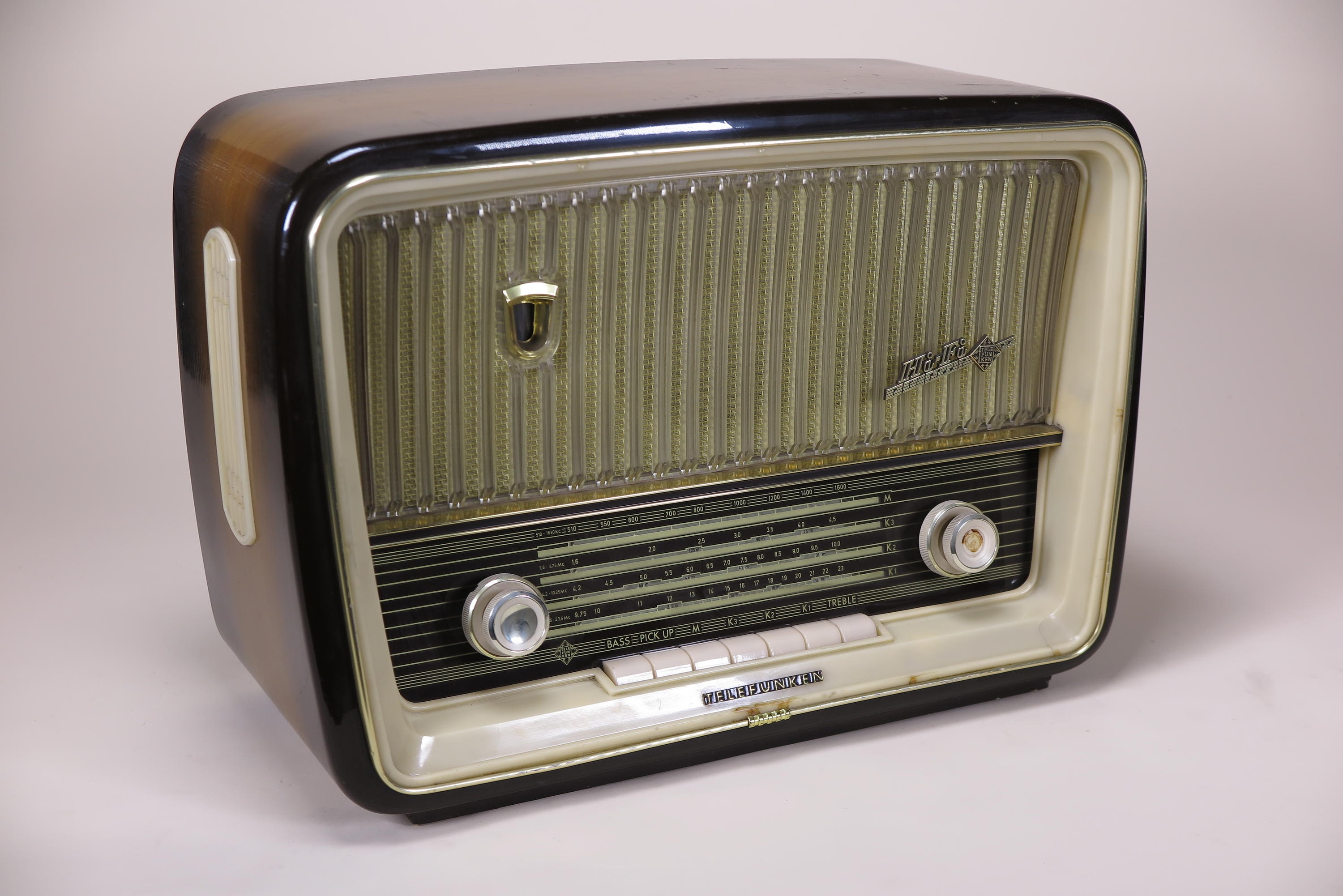 Radio Telefunken D2669WK trop (Deutsches Technikmuseum CC BY)