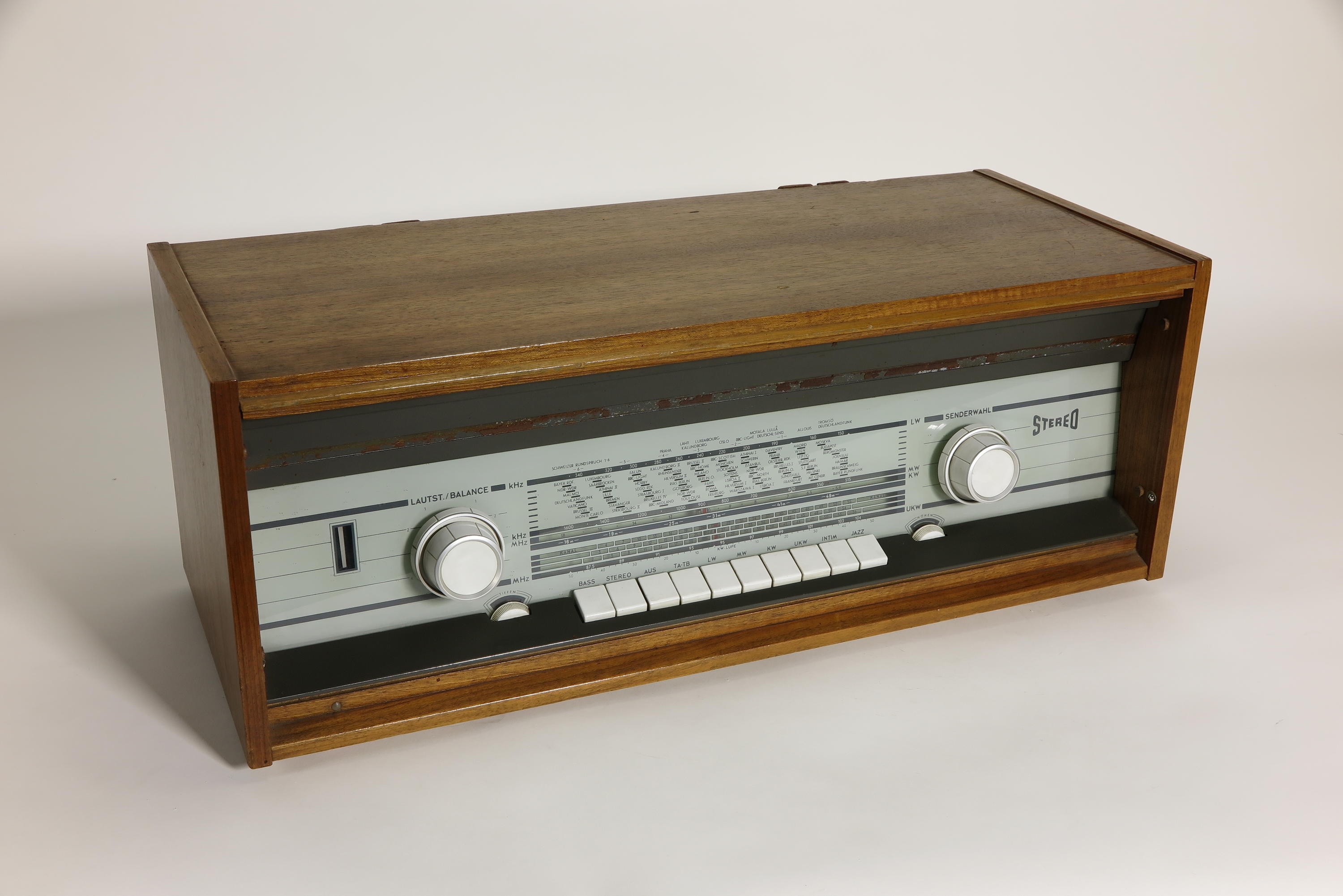 Radio (Steuergerät) Telefunken Concertino 2380 (Deutsches Technikmuseum CC BY)