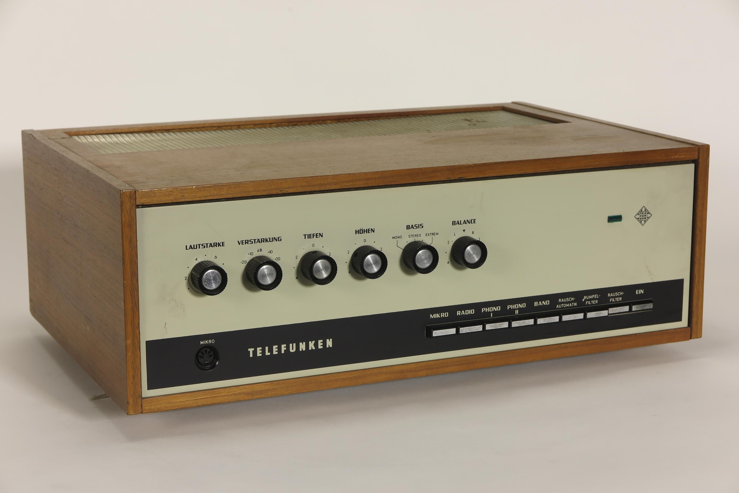 Niederfrequenzverstärker Telefunken V 820 (Deutsches Technikmuseum CC BY)