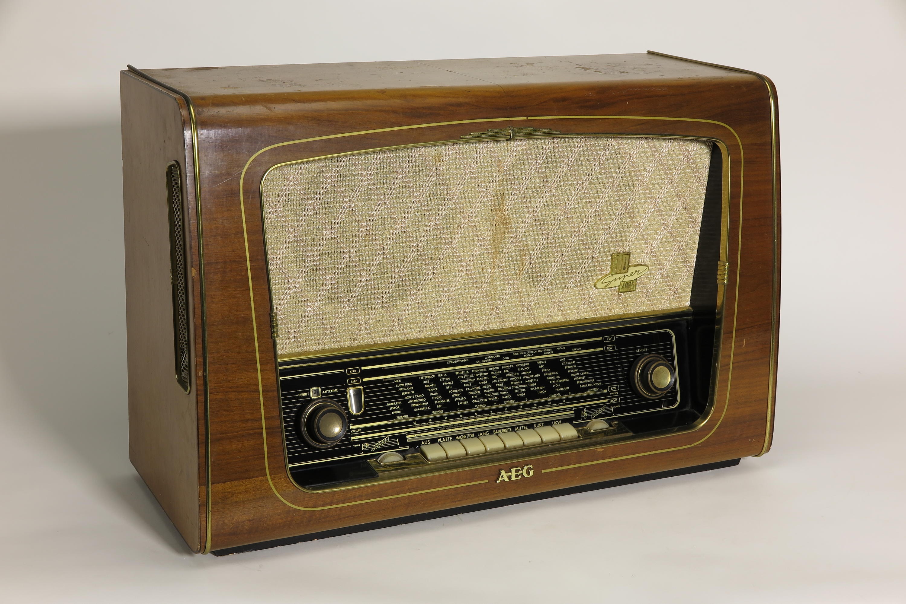 Radio AEG 3D Raumklang-Super 4085 WD (Deutsches Technikmuseum CC BY)