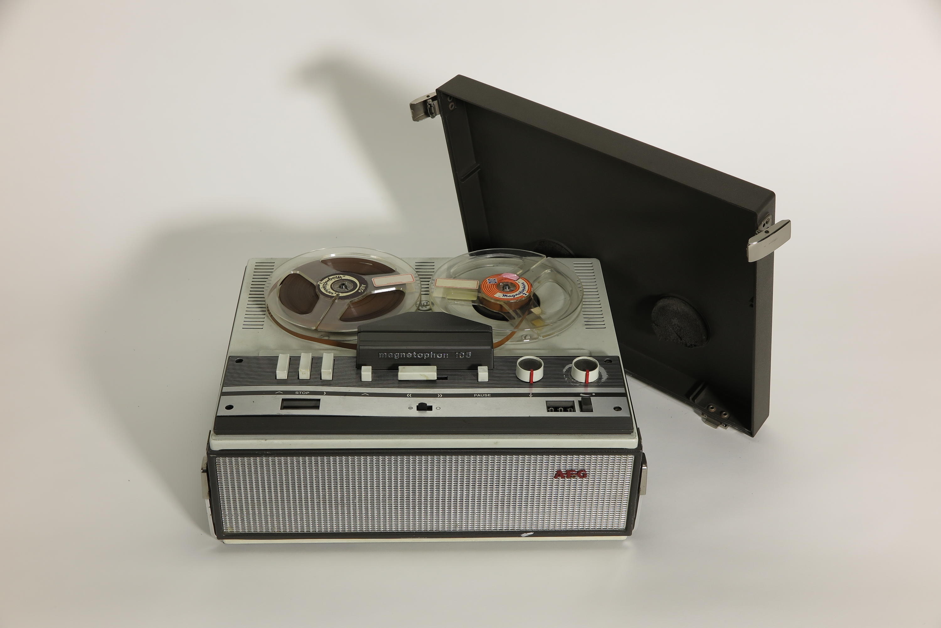Tonbandgerät AEG Magnetophon 105 (Deutsches Technikmuseum CC BY)