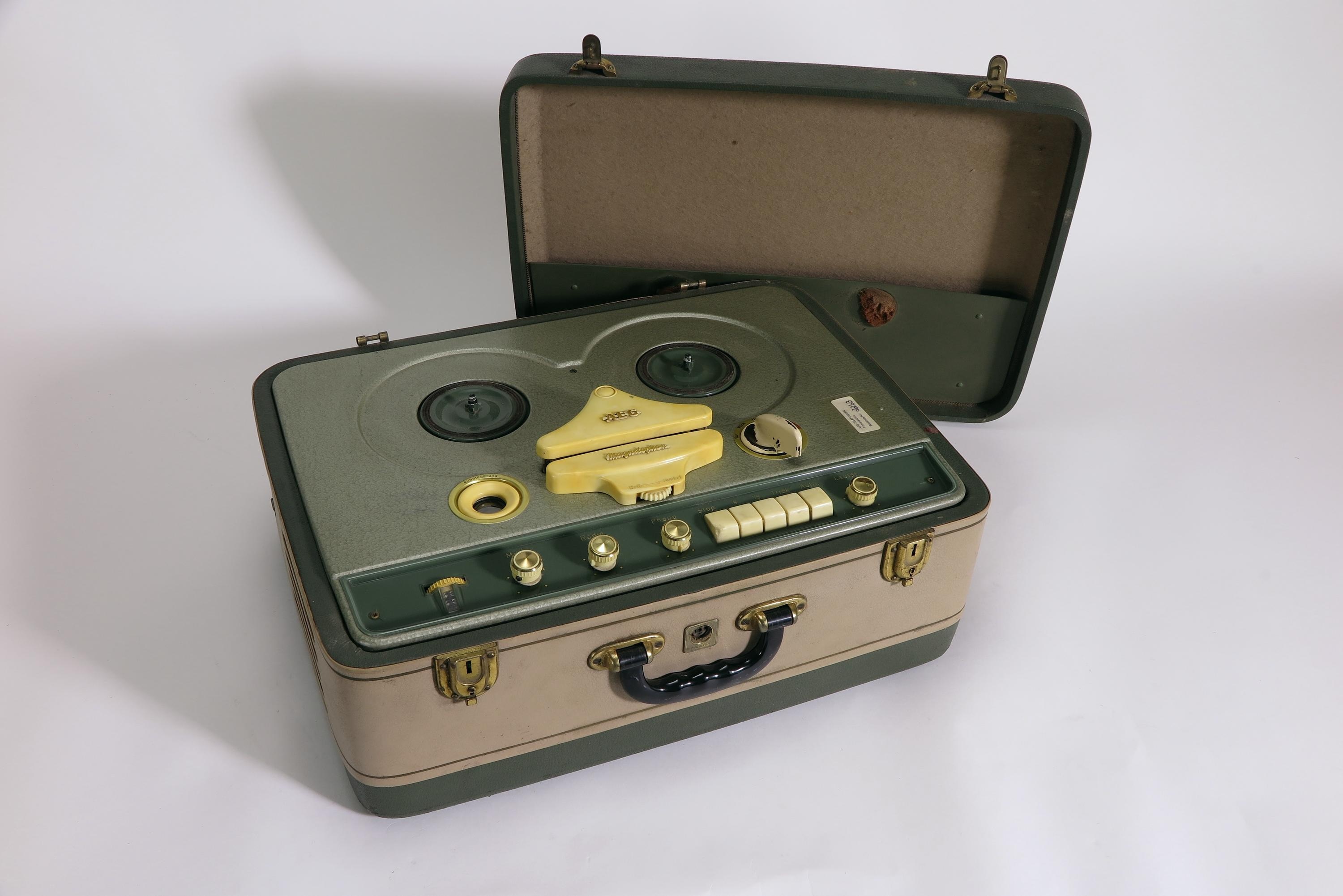 Tonbandgerät AEG Magnetophon KL35 (Deutsches Technikmuseum CC BY)