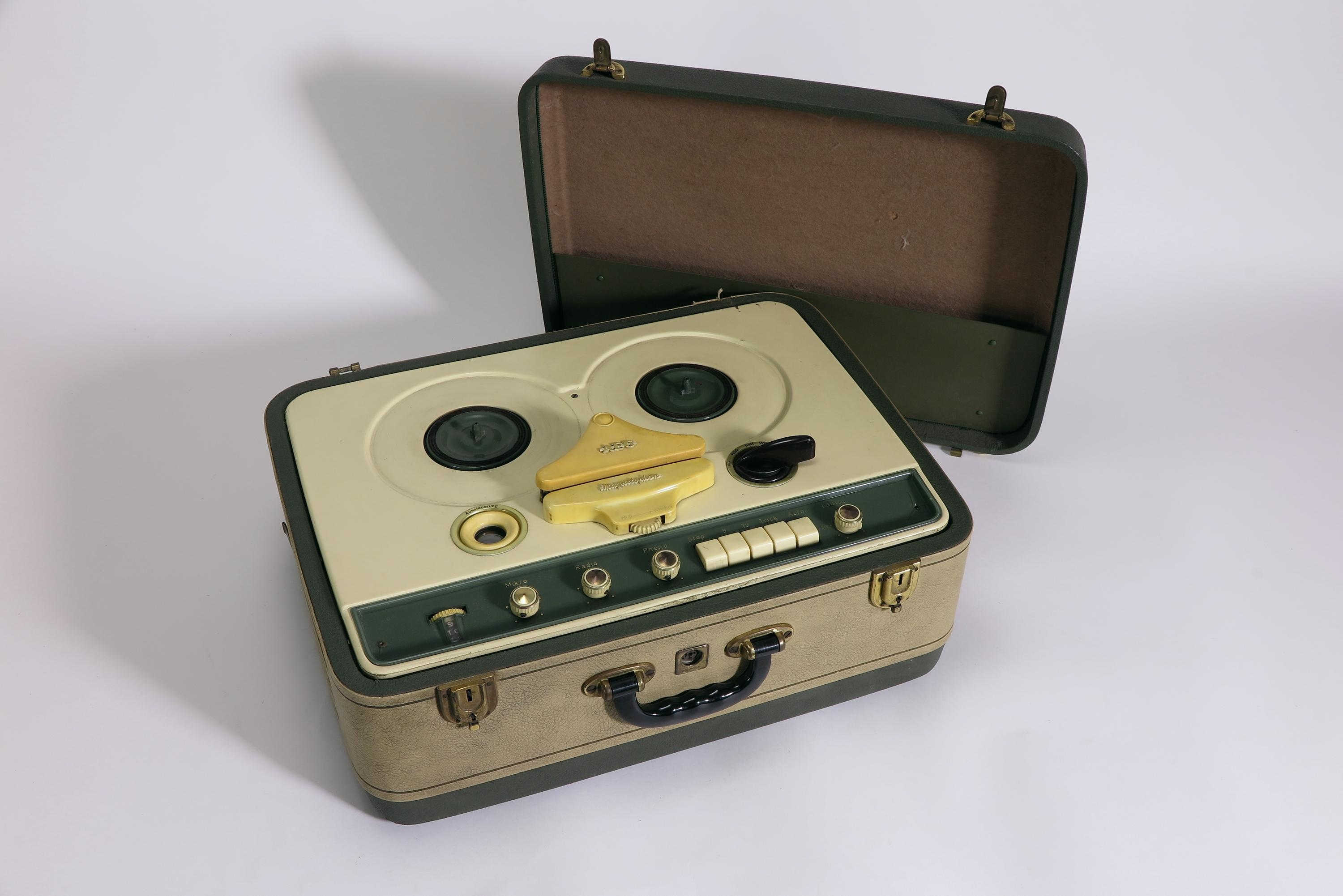 Tonbandgerät AEG Magnetophon KL35 (Deutsches Technikmuseum CC BY)