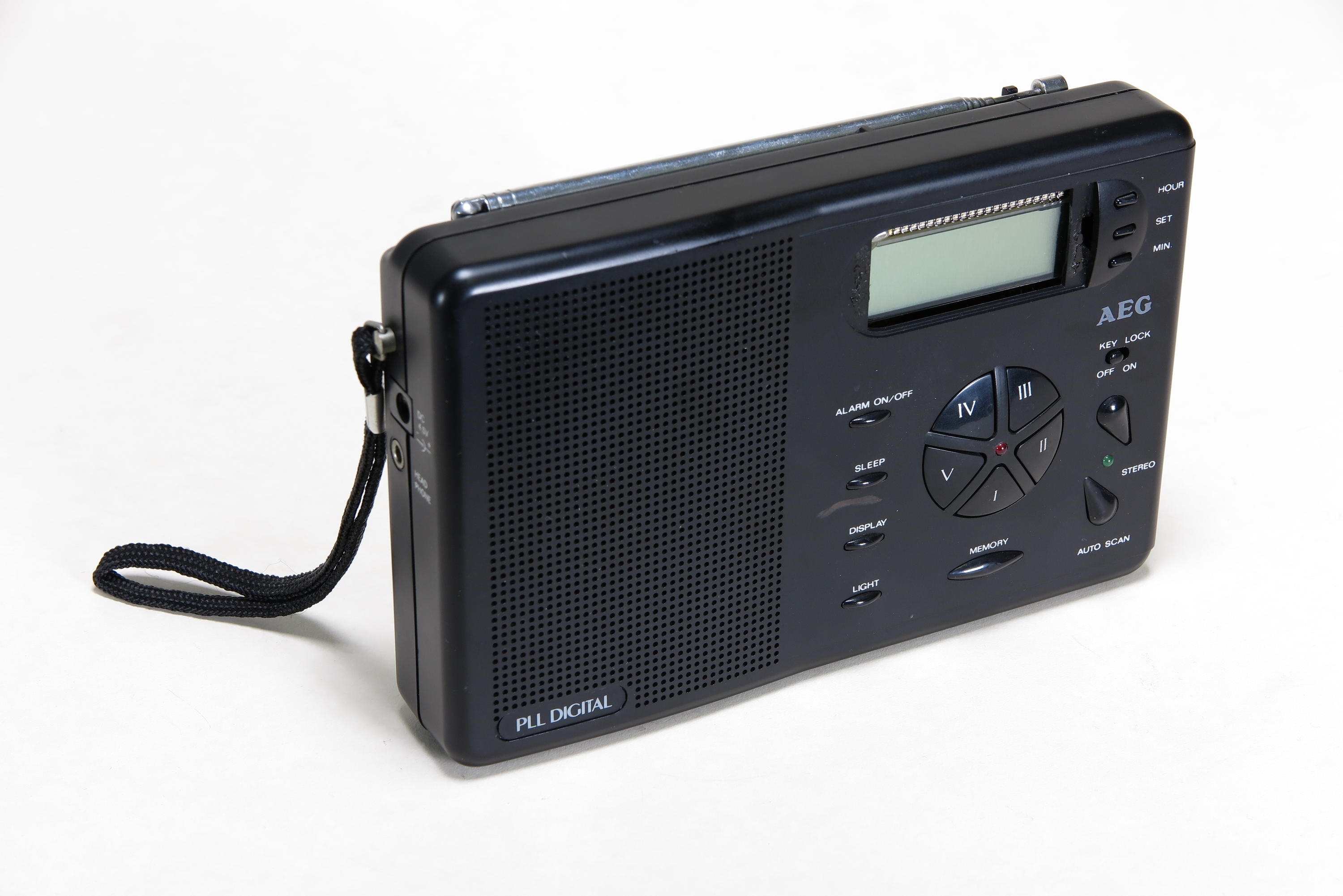 Uhrenradio AEG PLL digital Tuning Radio (Deutsches Technikmuseum CC BY)