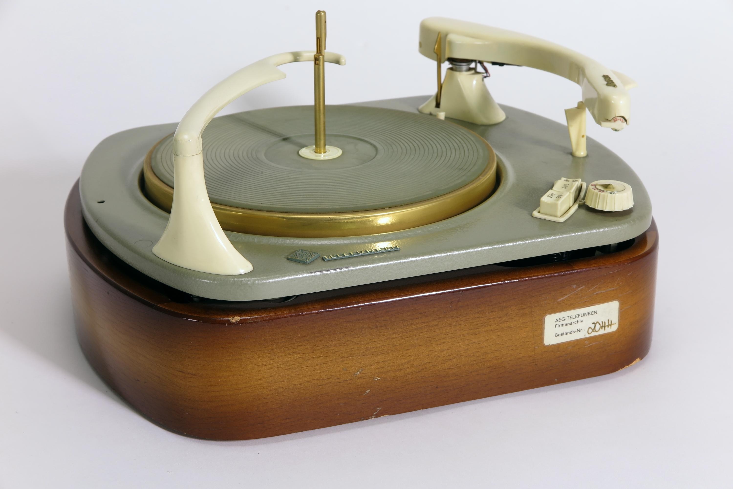 Plattenwechsler Telefunken TW562 (Deutsches Technikmuseum CC BY)