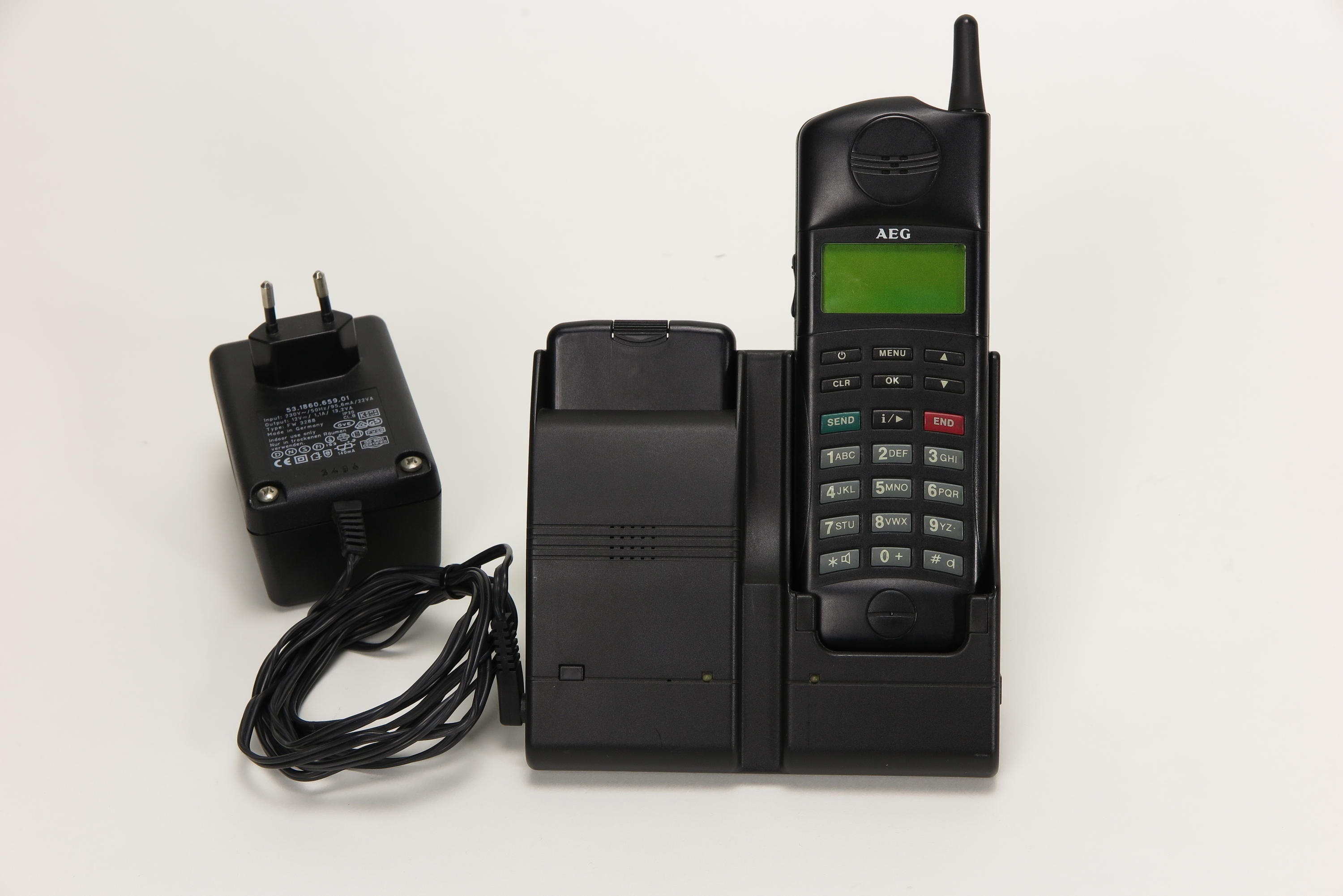 Mobiltelefon (GSM/D-Netz) HT 901 AEG (Deutsches Technikmuseum CC BY)