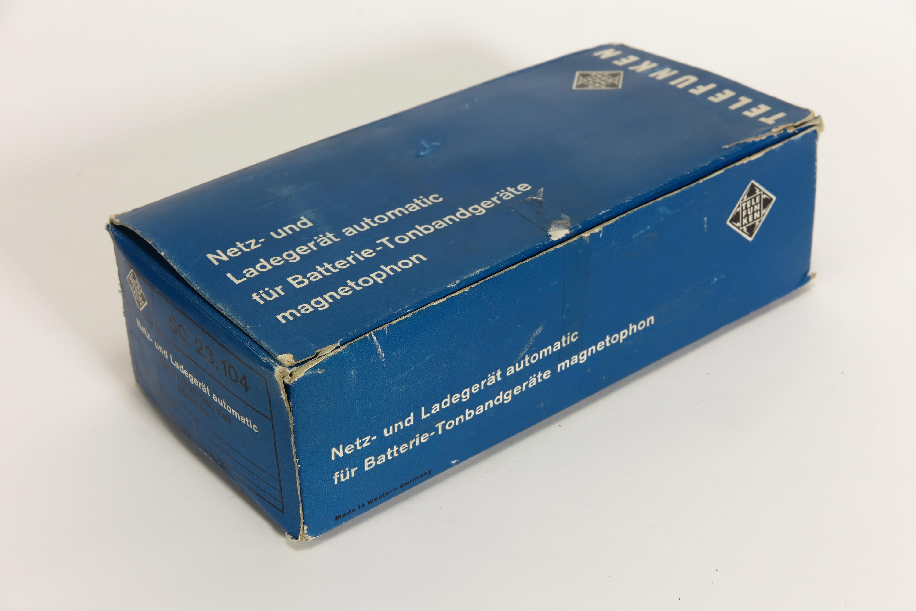 Zubehör für Netzgerät und Ladegerät Telefunken automatic, Kartonverpackung (Deutsches Technikmuseum CC BY)