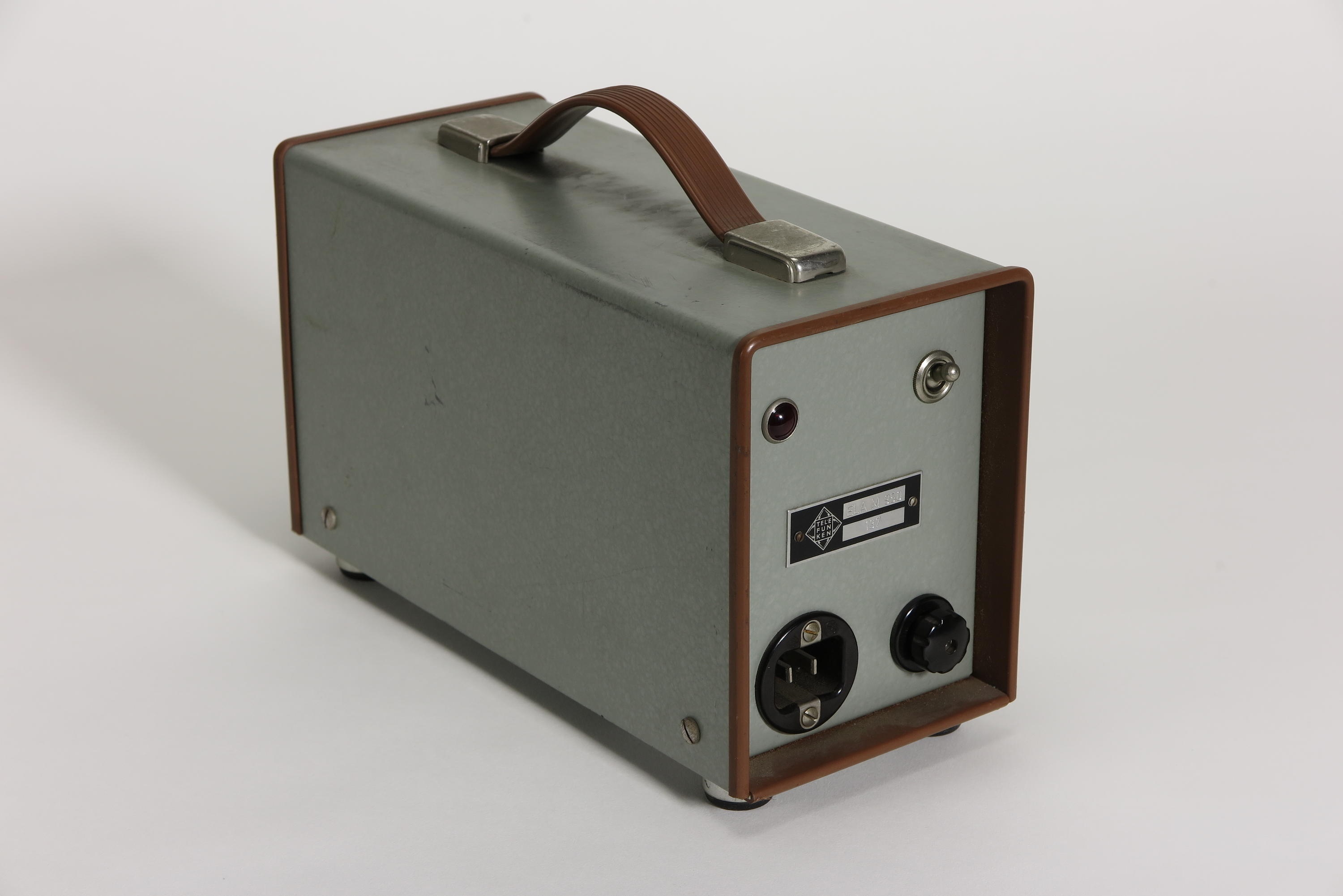 Netzanschlußgerät ELA M 950 (Deutsches Technikmuseum CC BY)